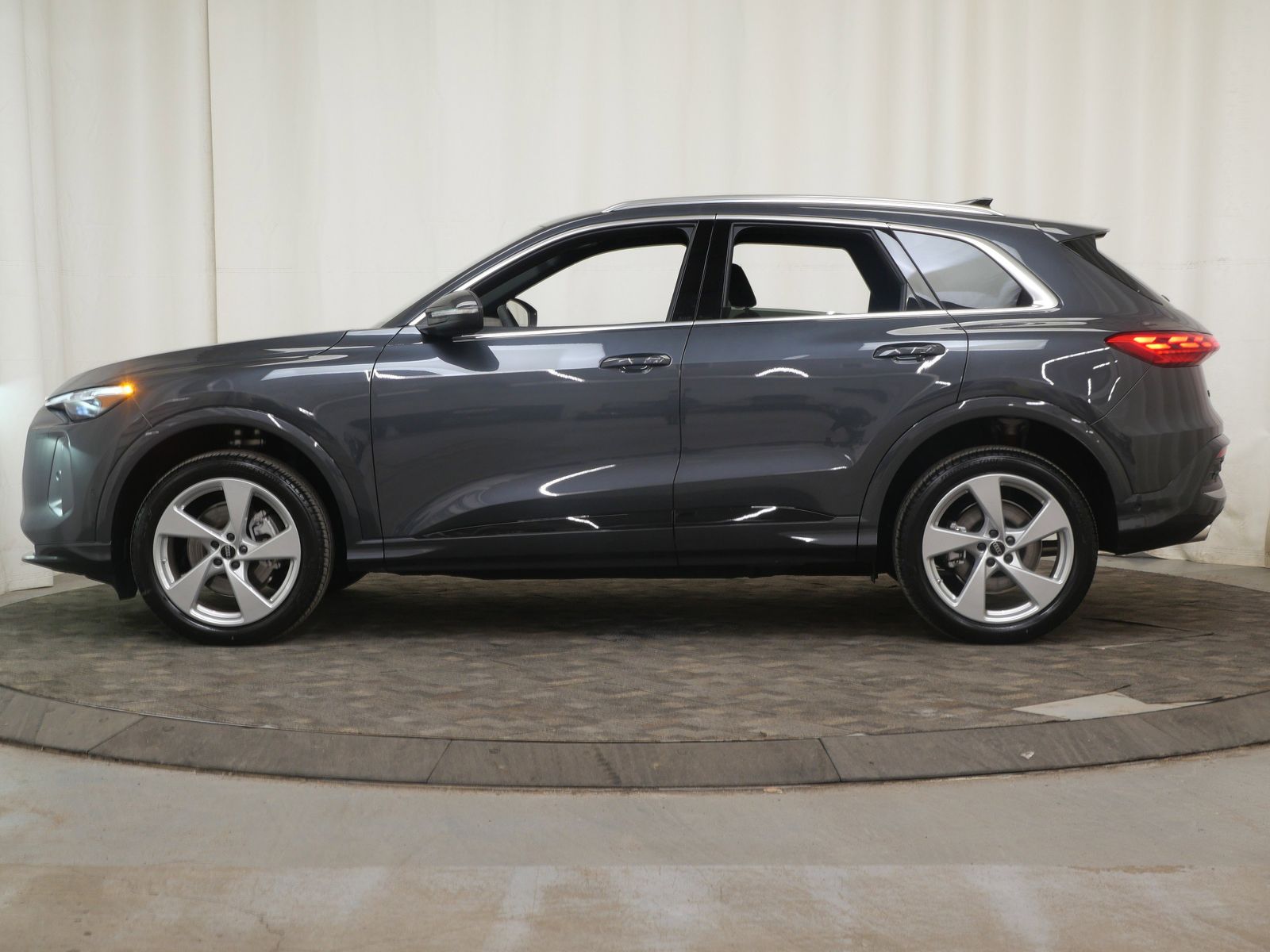 Thumbnail: 2025 Audi Q5 - 3