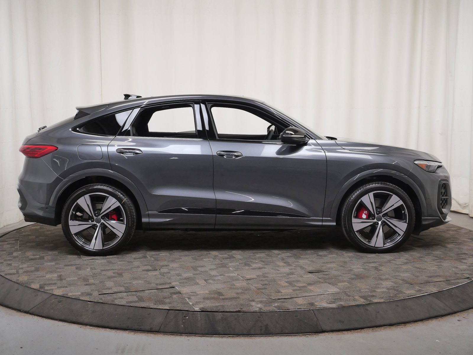 Thumbnail: 2026 Audi SQ5 - 7