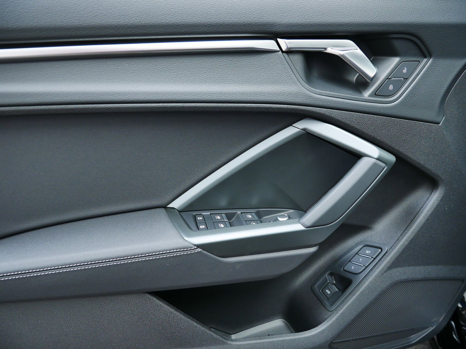 Thumbnail: 2025 Audi Q3 - 10