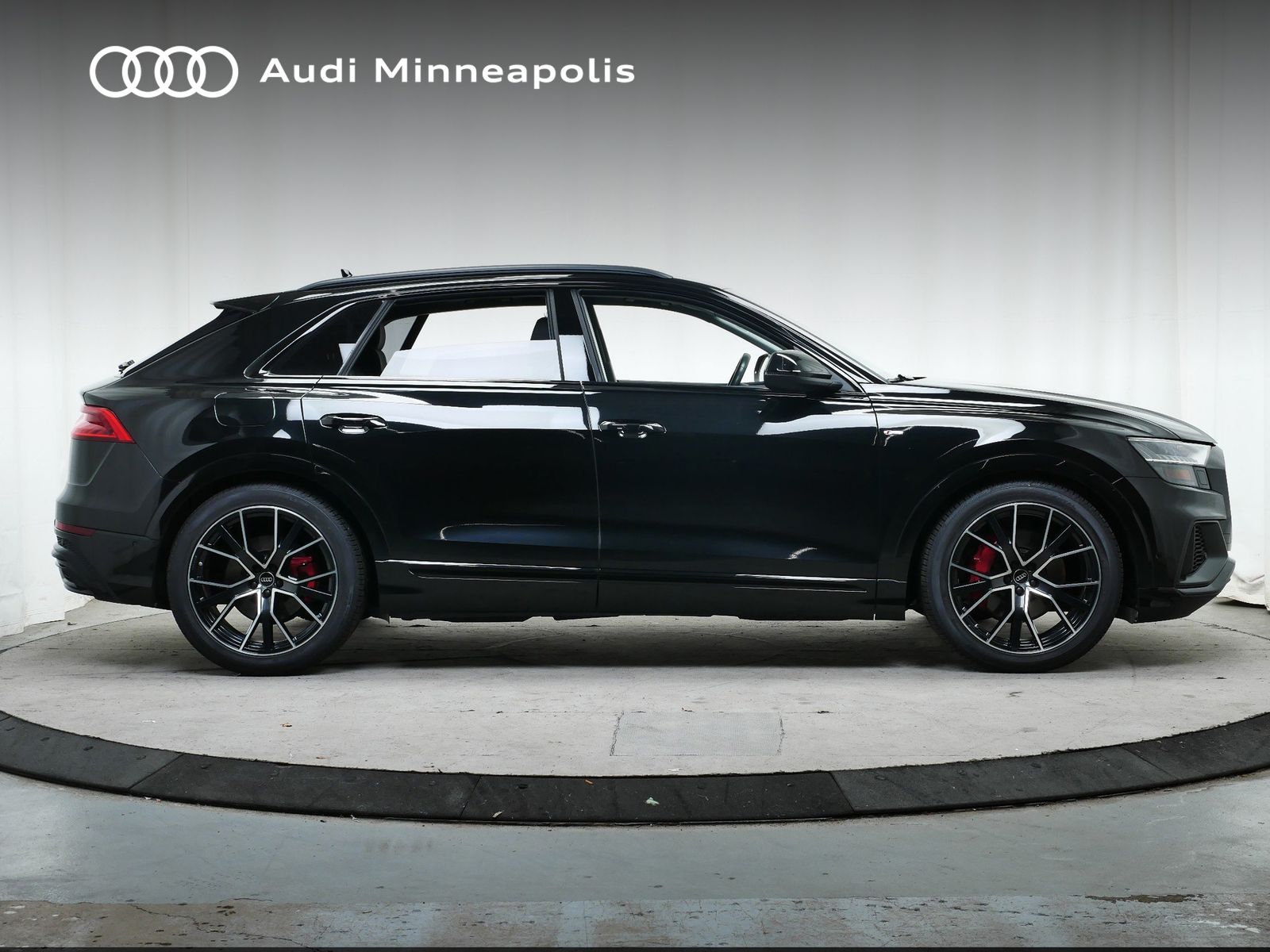 Thumbnail: 2023 Audi Q8 - 10