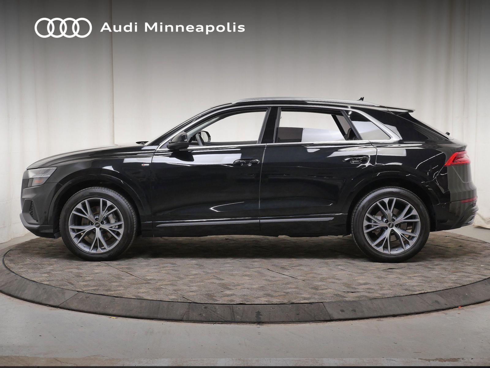 Thumbnail: 2023 Audi Q8 - 3