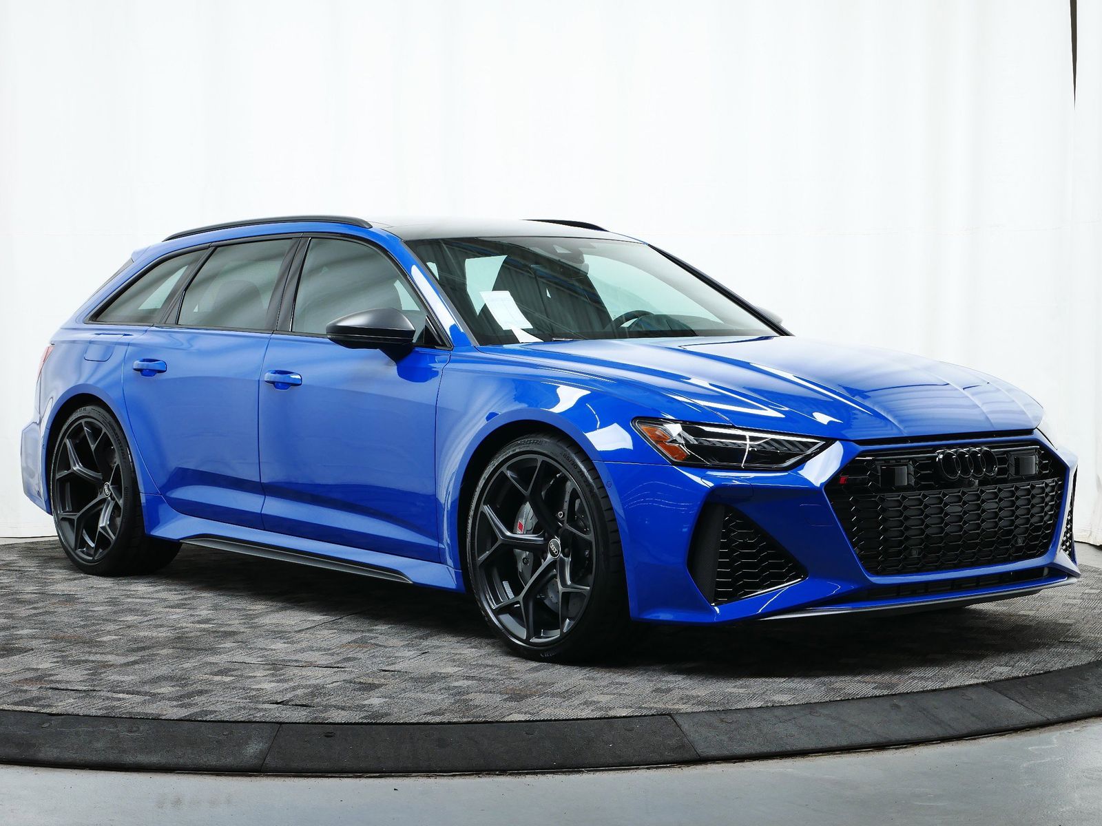 Thumbnail: 2025 Audi RS 6 - 8