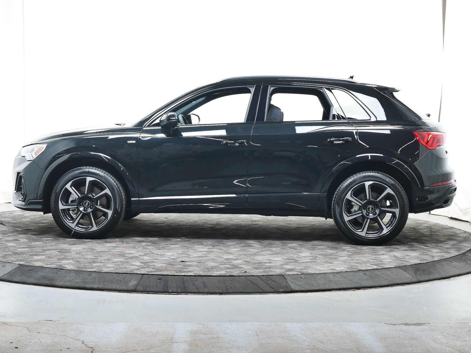 Thumbnail: 2025 Audi Q3 - 3