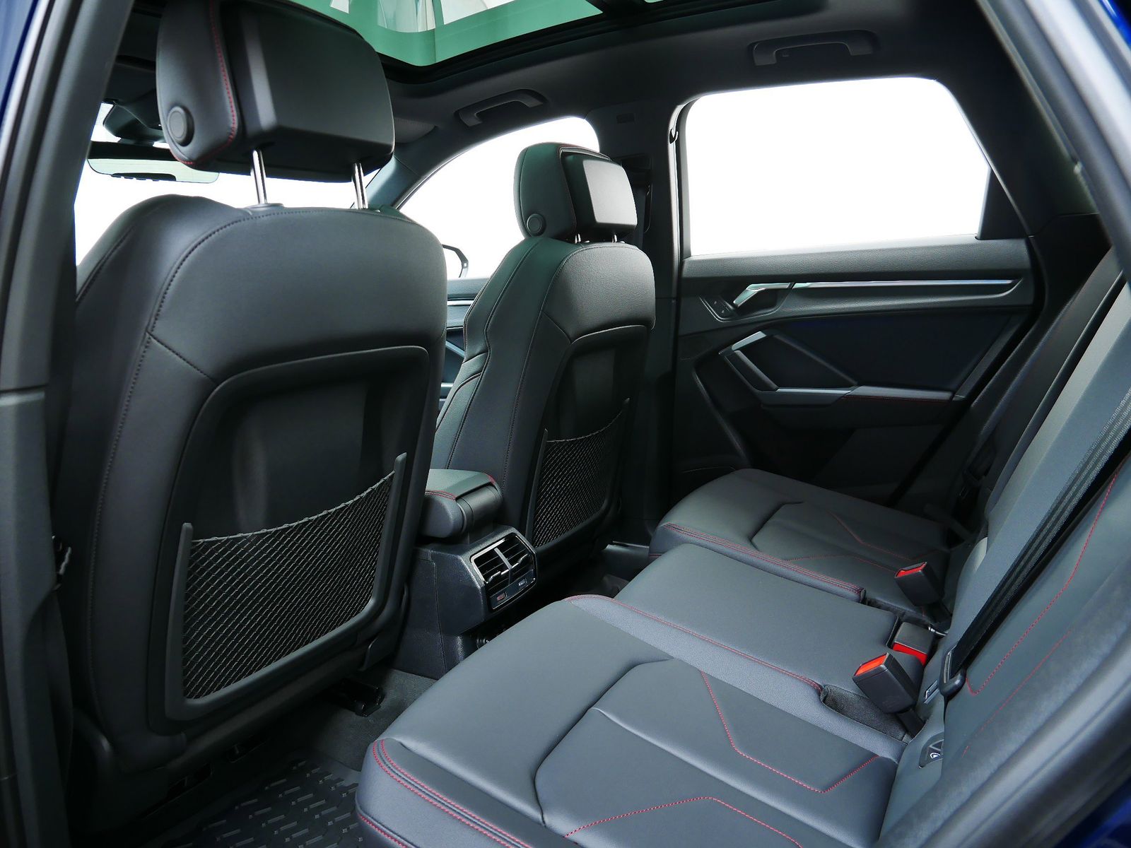 Thumbnail: 2025 Audi Q3 - 12