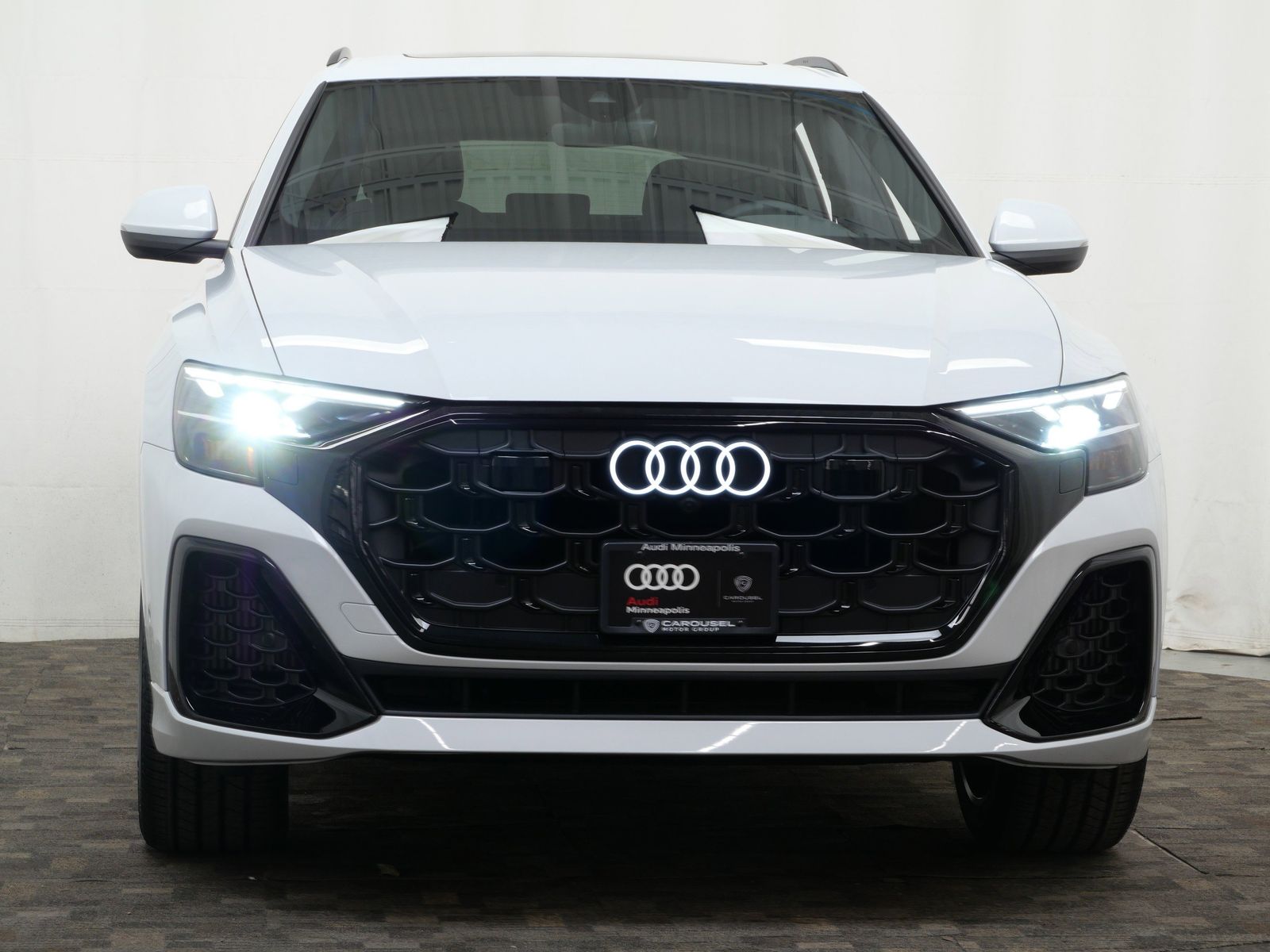 Thumbnail: 2026 Audi Q8 - 9