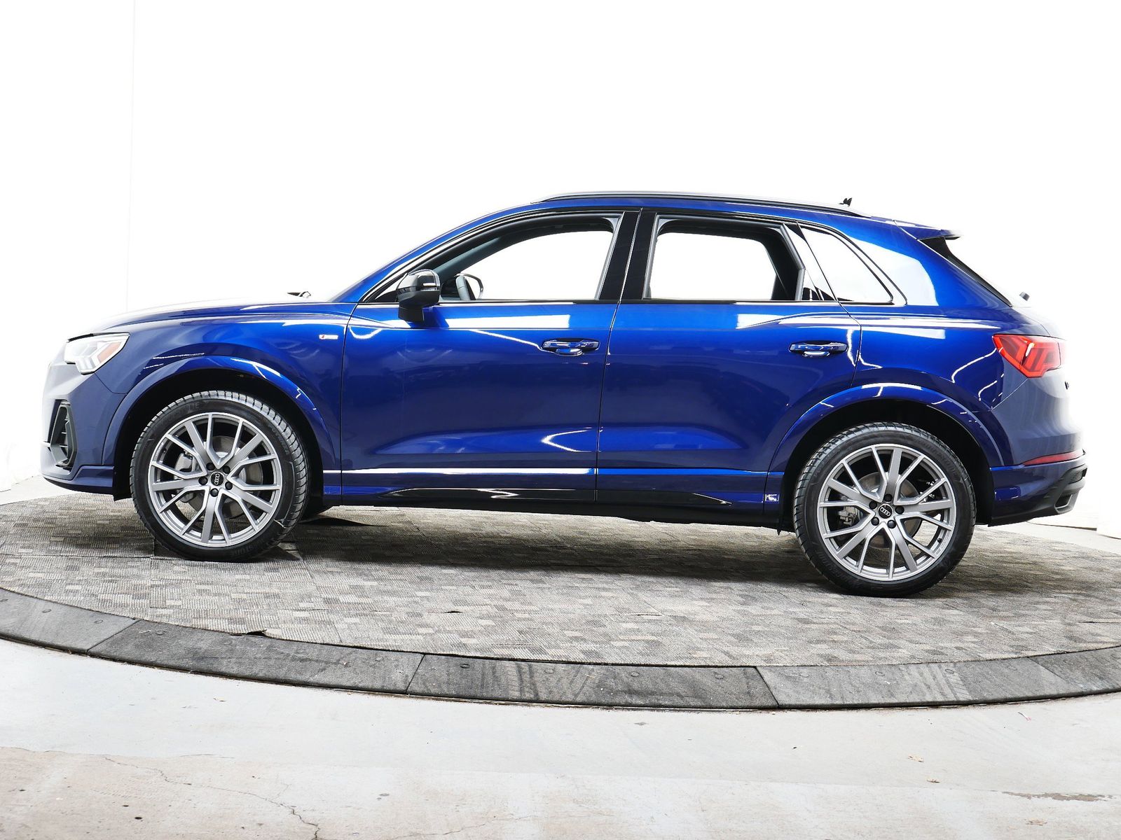 Thumbnail: 2025 Audi Q3 - 3