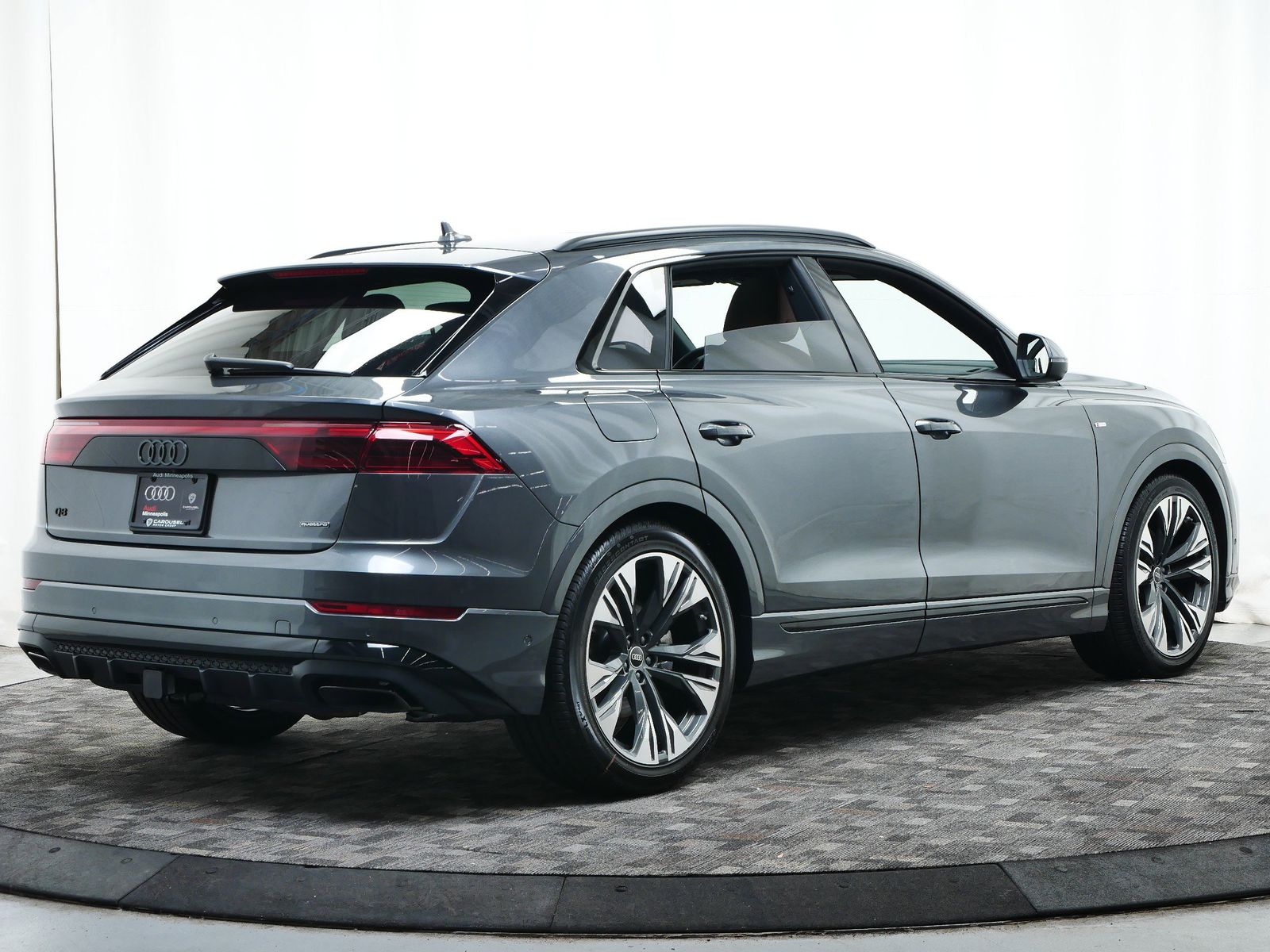 Thumbnail: 2025 Audi Q8 - 6