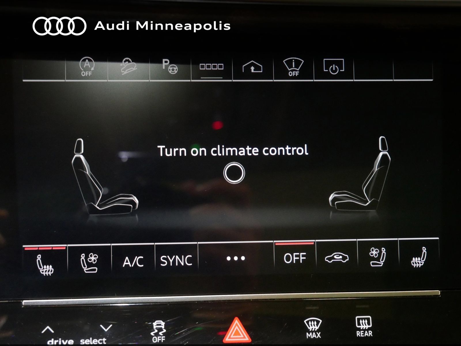Thumbnail: 2023 Audi Q8 - 33