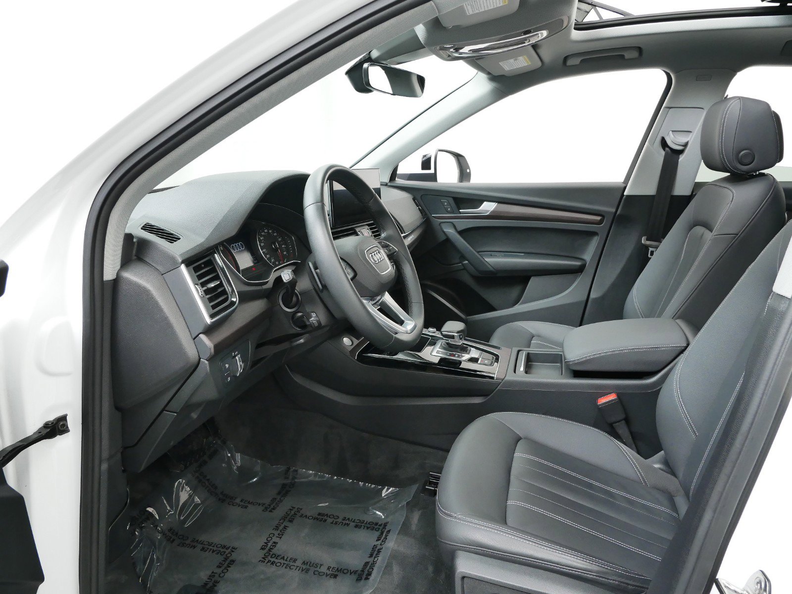 Used 2021 Audi Q5 Premium with VIN WA1AAAFY8M2093178 for sale in Minneapolis, Minnesota