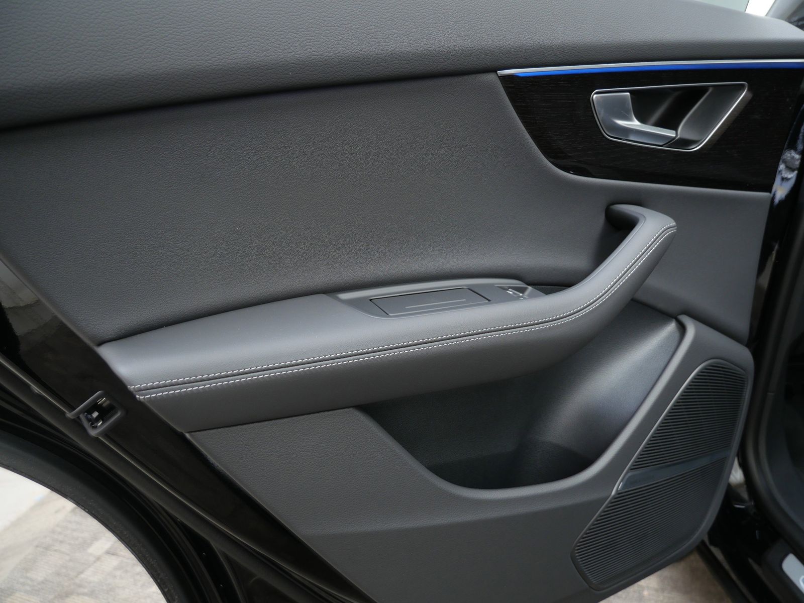 Thumbnail: 2026 Audi Q8 - 12