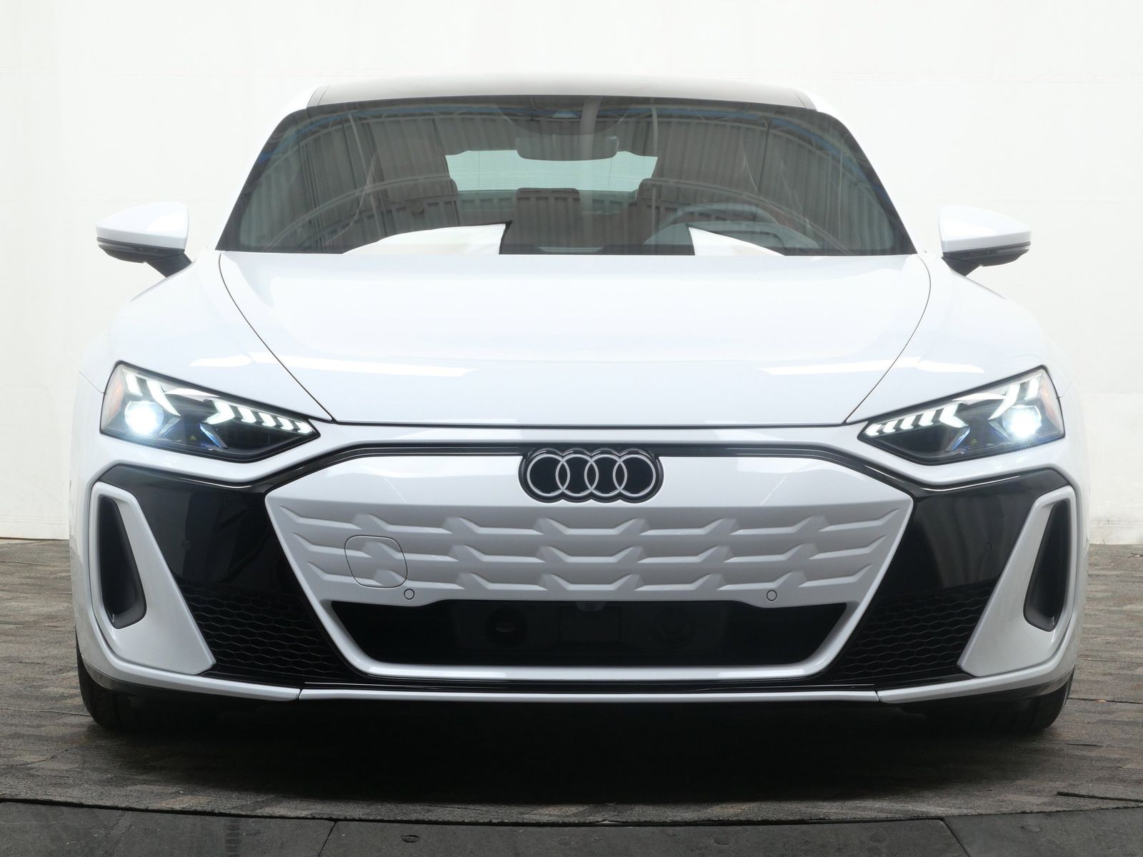 Thumbnail: 2025 Audi e-tron GT - 9