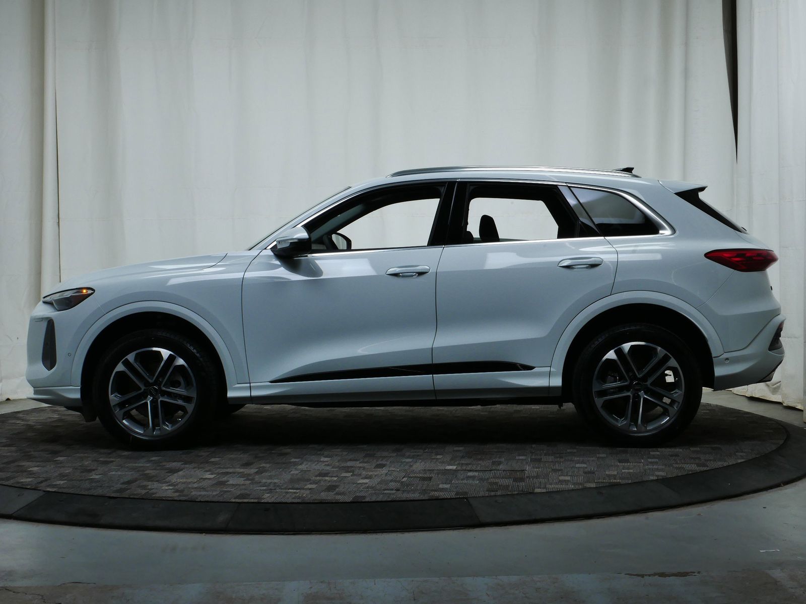 Thumbnail: 2025 Audi Q5 - 3