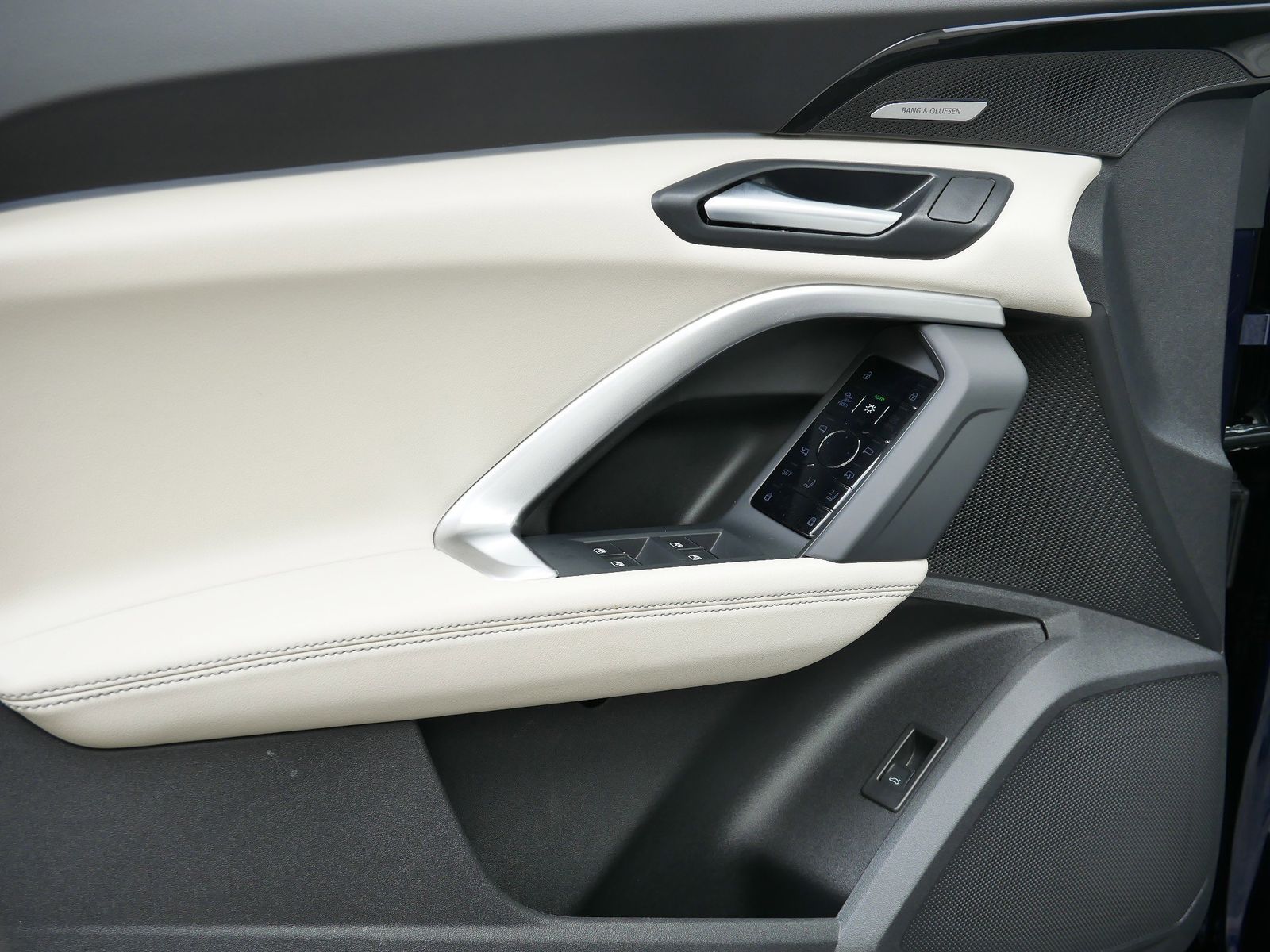 Thumbnail: 2025 Audi Q5 - 10