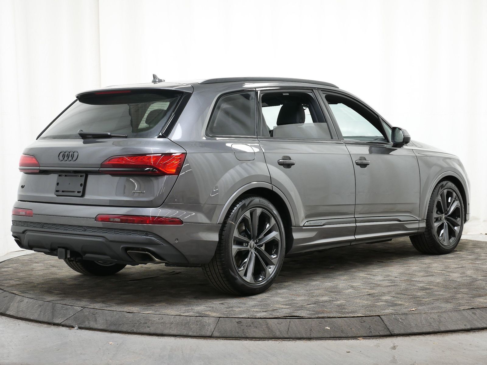 Thumbnail: 2026 Audi Q7 - 6