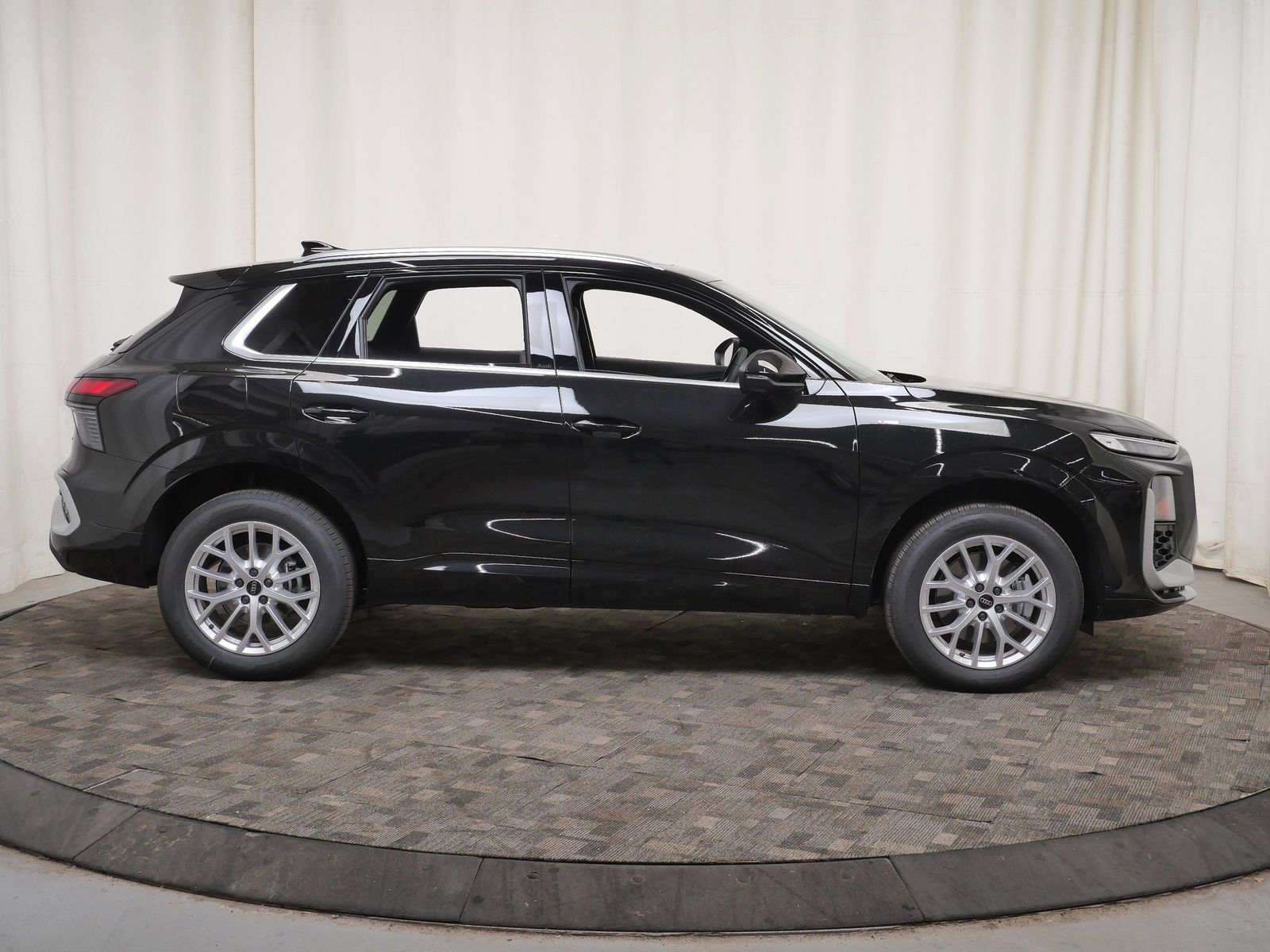 Thumbnail: 2026 Audi Q3 - 7