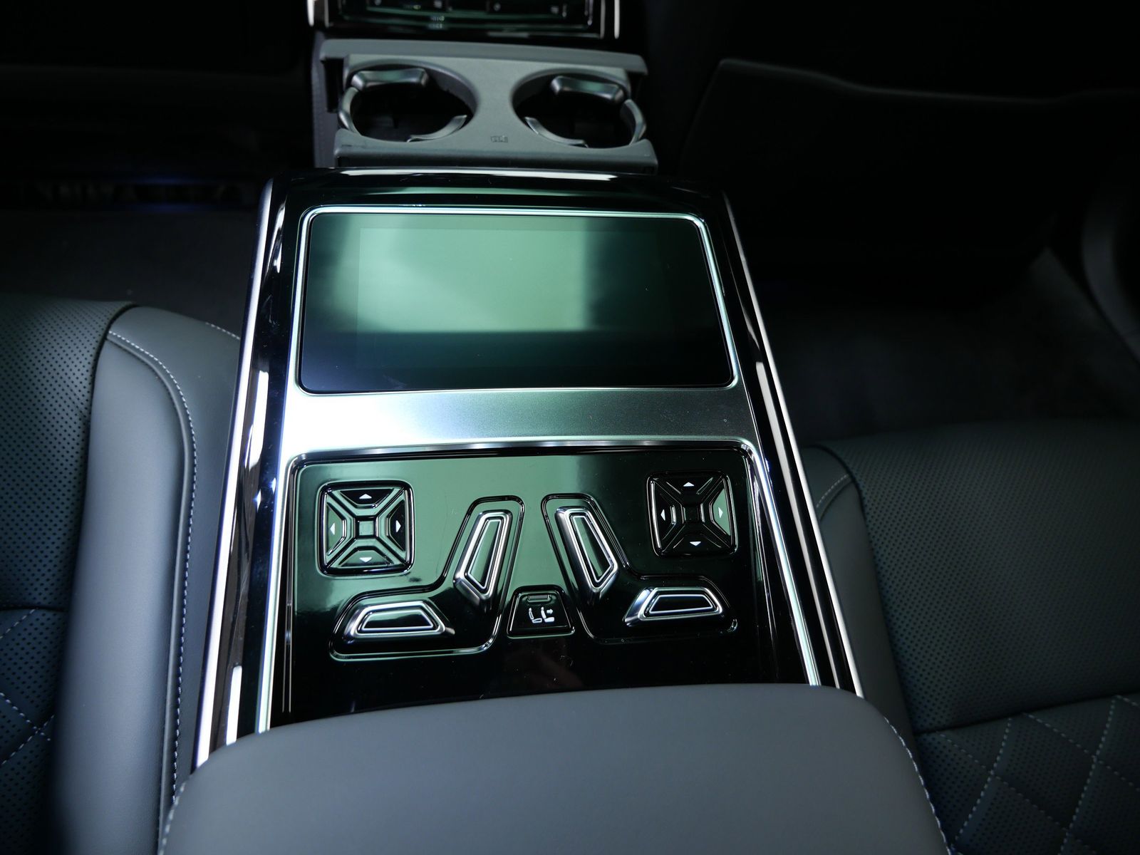 Thumbnail: 2026 Audi S8 - 14