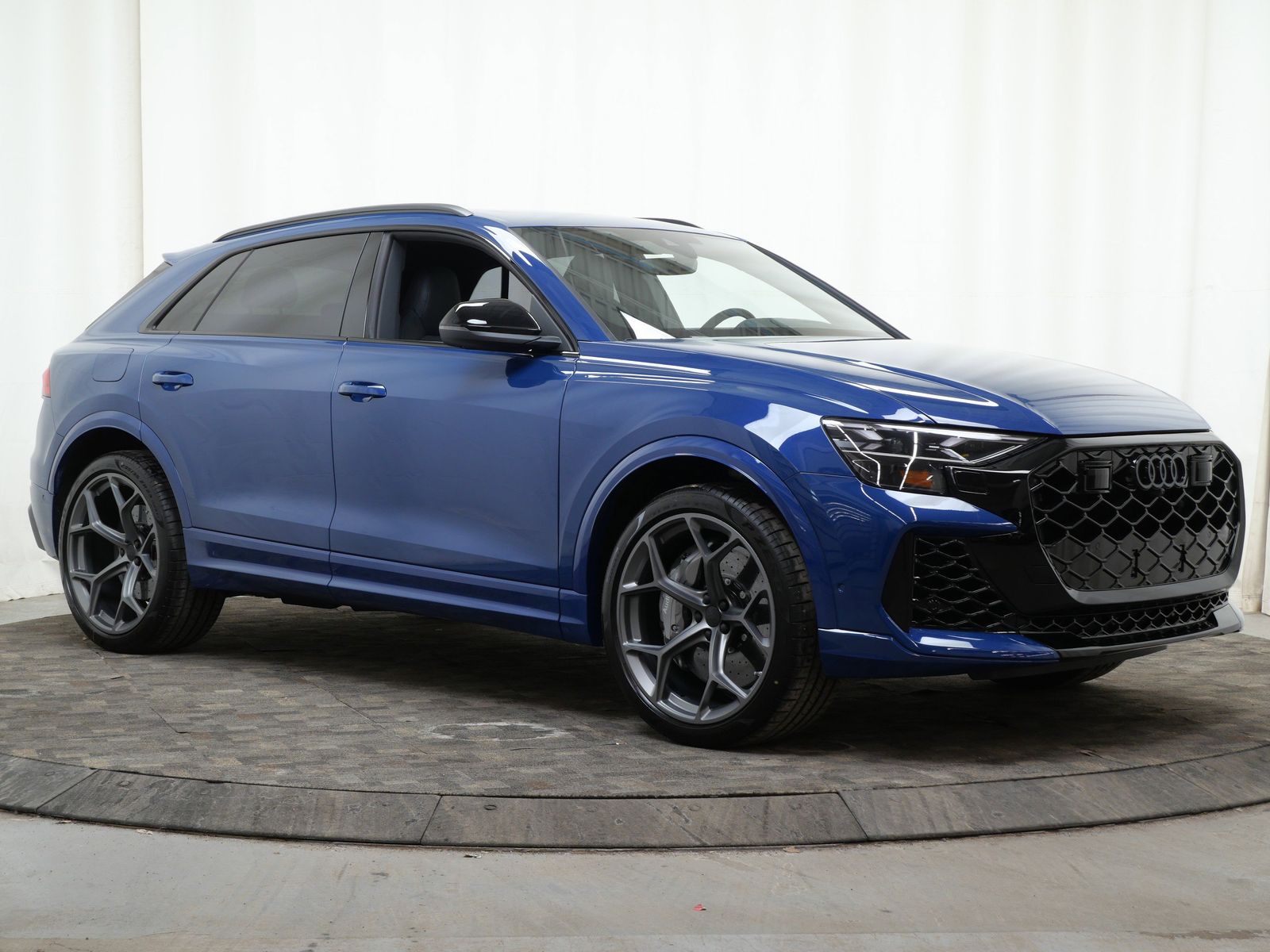 Thumbnail: 2026 Audi RS Q8 - 8