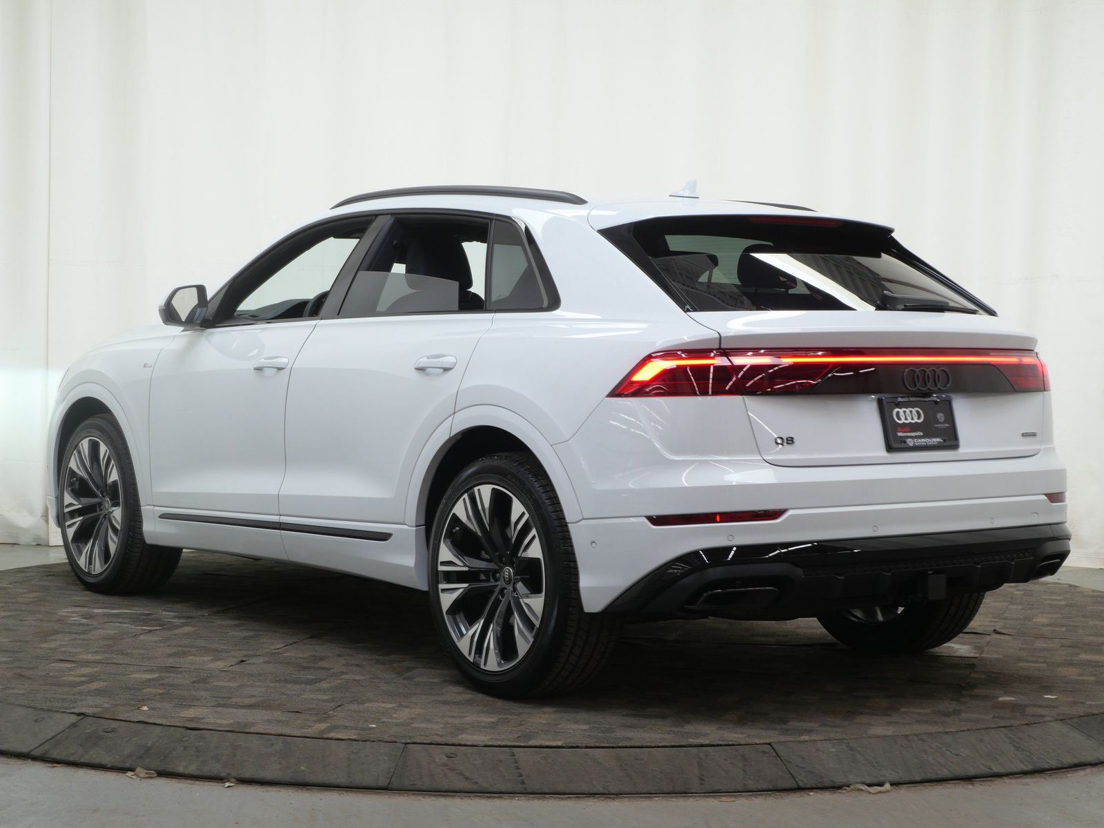 Thumbnail: 2026 Audi Q8 - 4