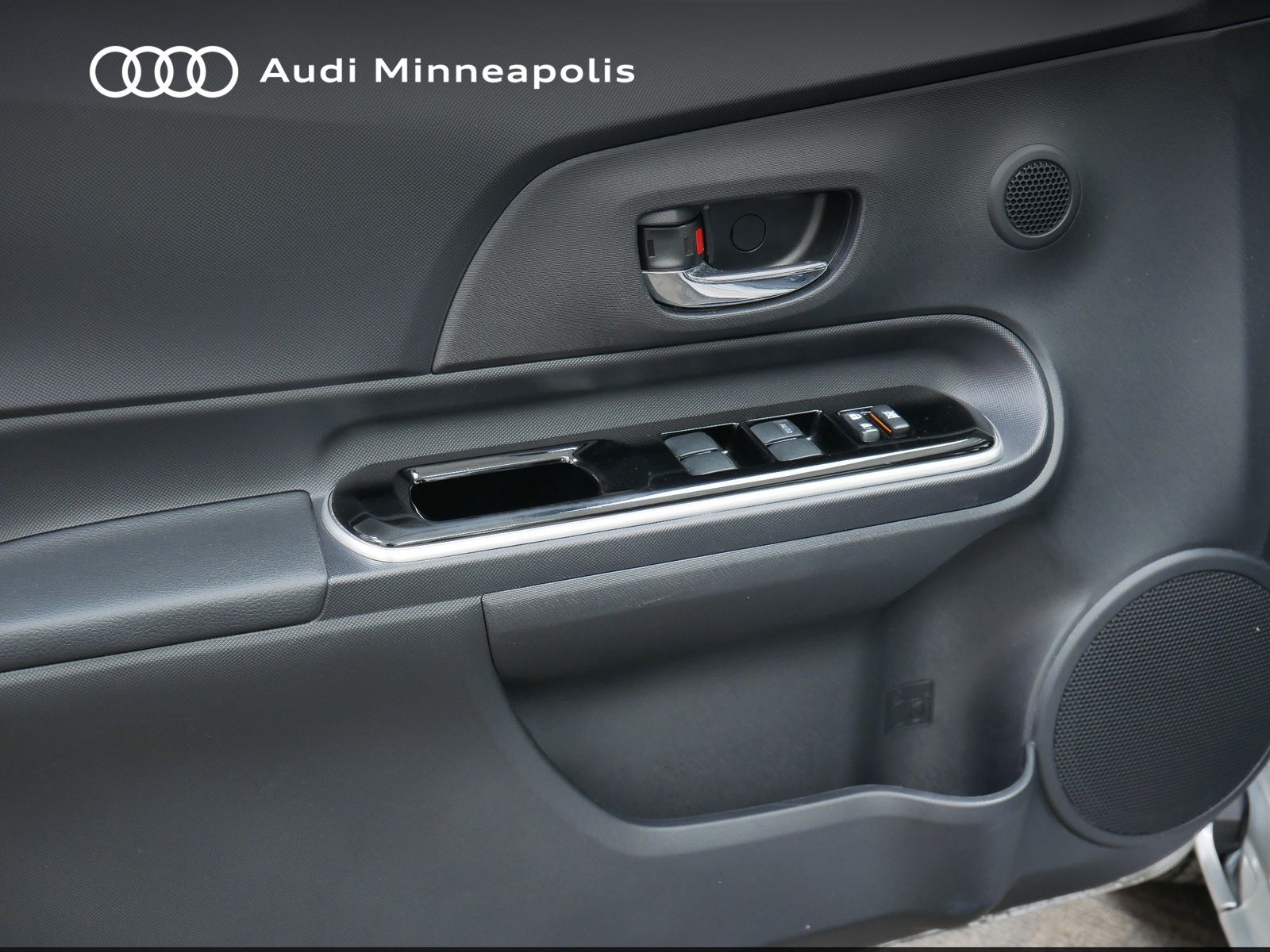 Thumbnail: 2015 Toyota Prius c - 11