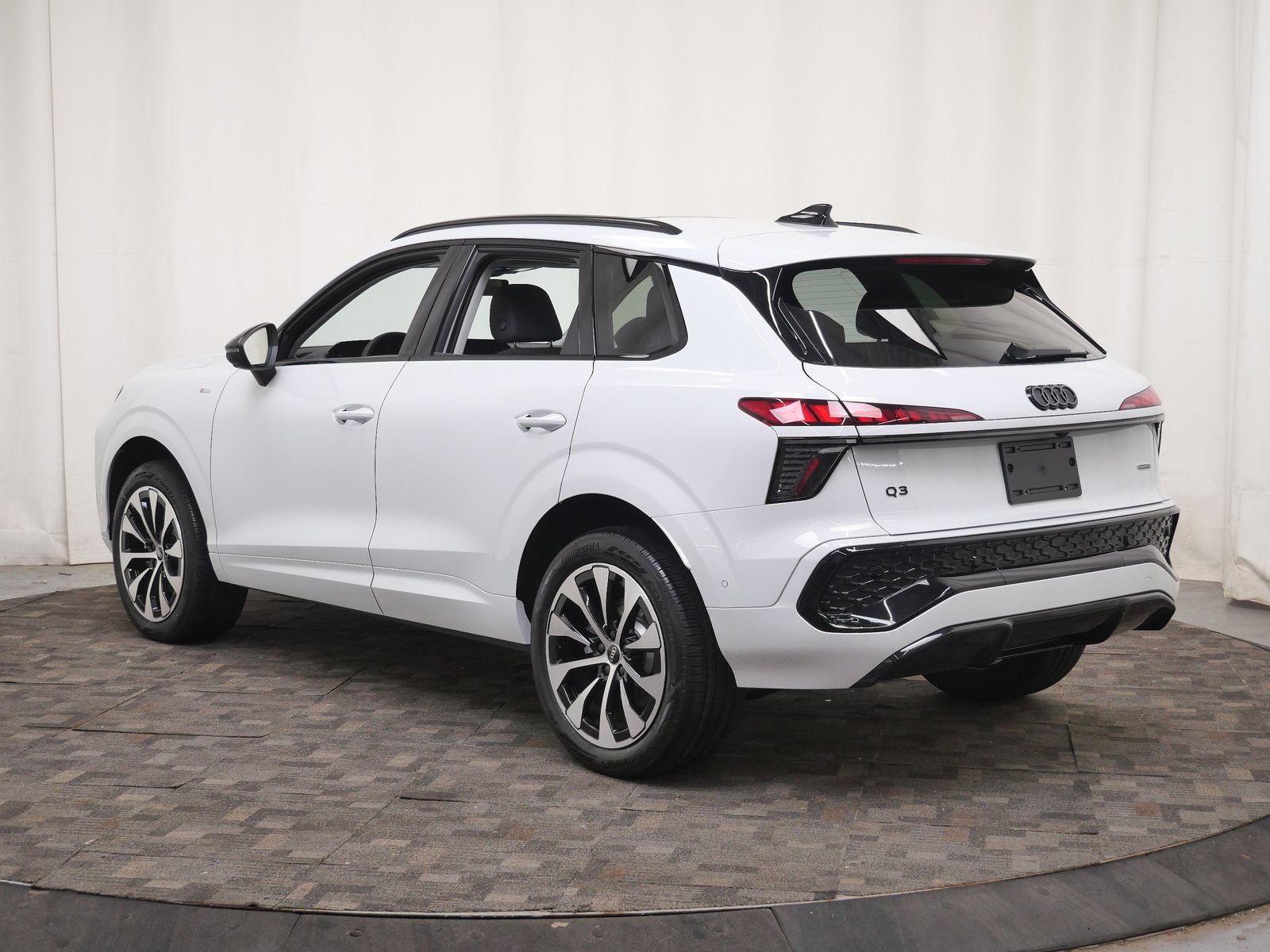 Thumbnail: 2026 Audi Q3 - 4