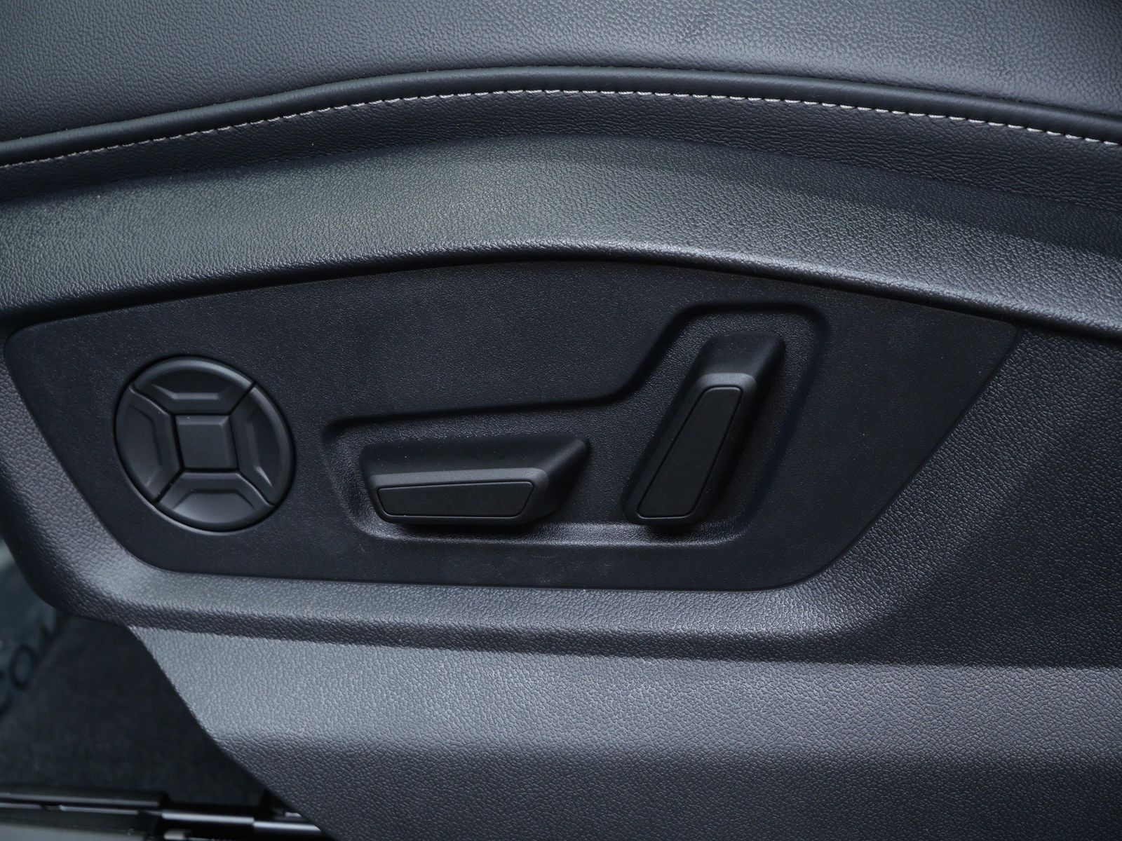 Thumbnail: 2026 Audi Q8 - 11