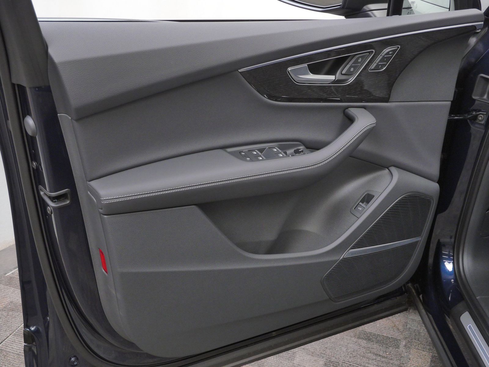 Thumbnail: 2026 Audi Q7 - 10