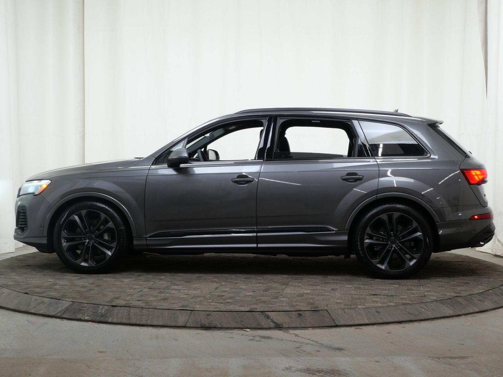 Thumbnail: 2026 Audi Q7 - 3