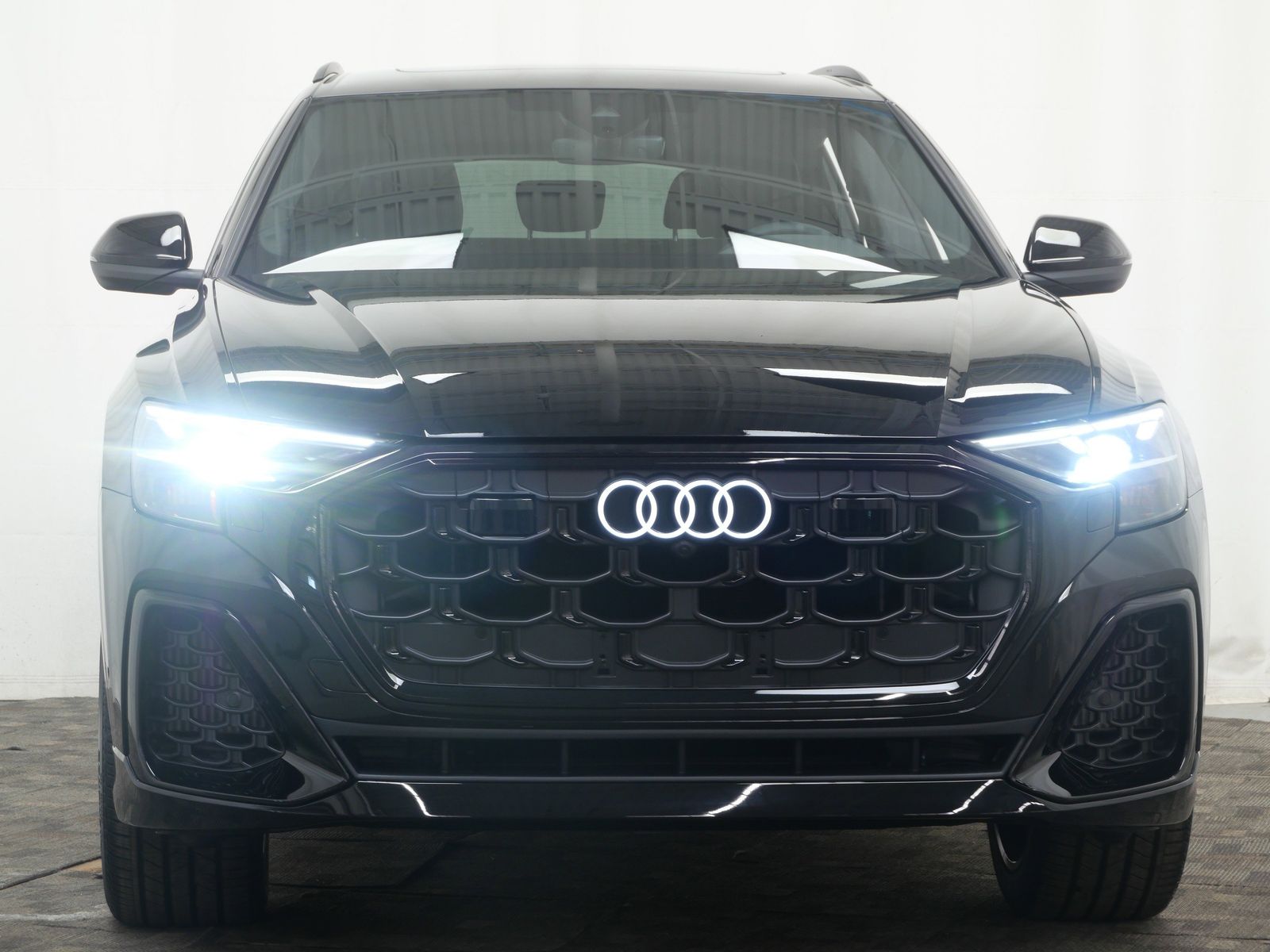 Thumbnail: 2026 Audi Q8 - 9