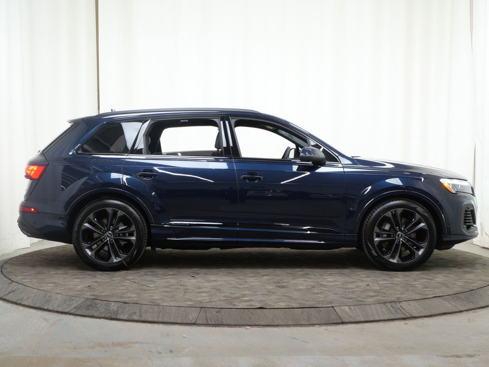 Thumbnail: 2026 Audi Q7 - 7