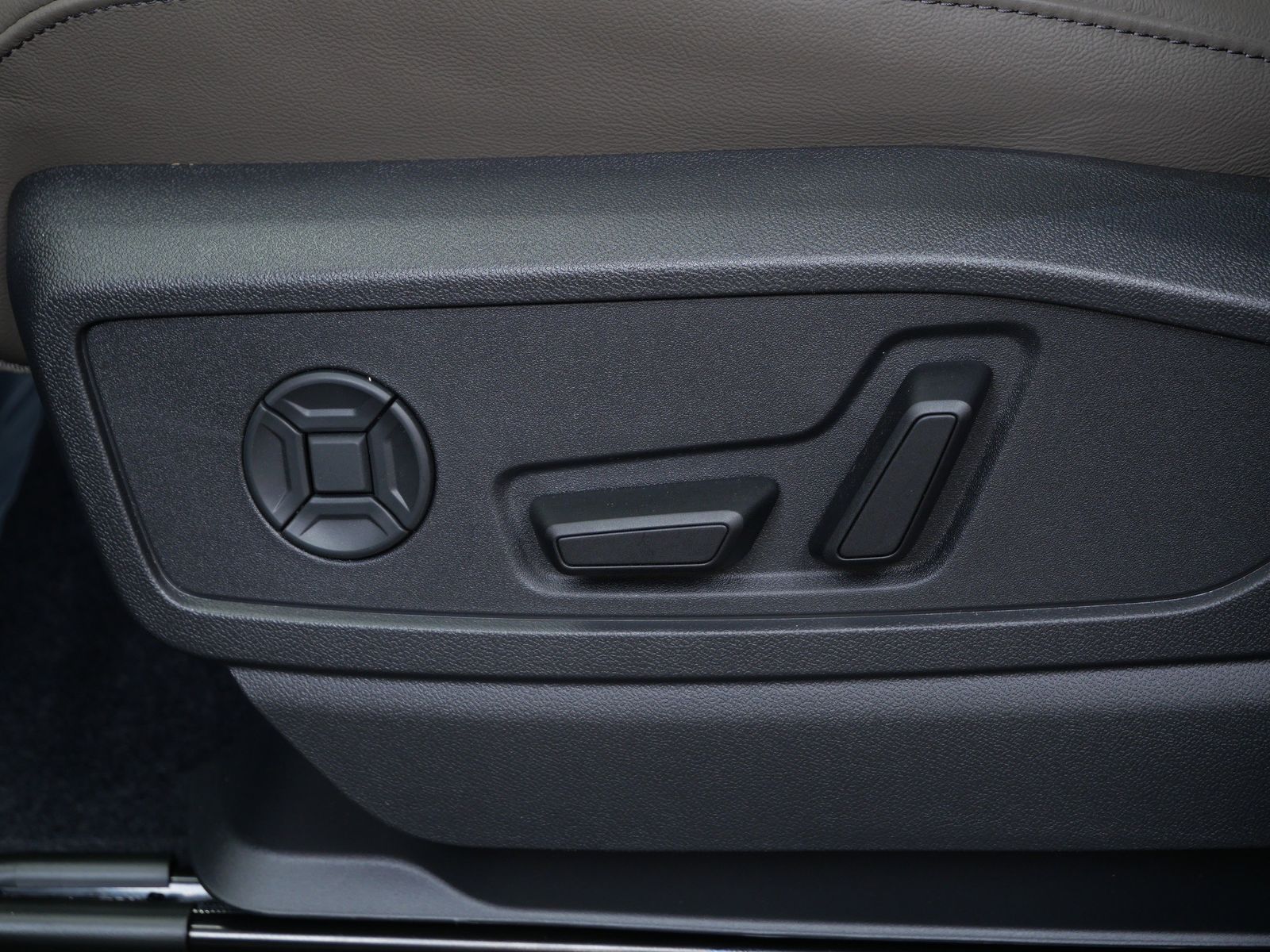 Thumbnail: 2025 Audi Q5 - 11