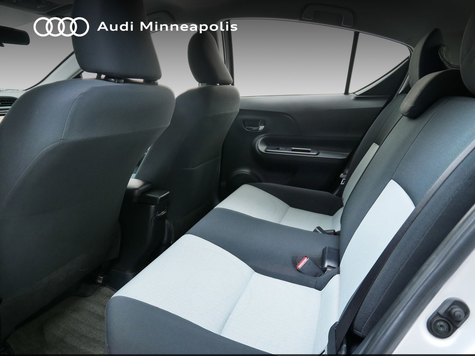 Thumbnail: 2015 Toyota Prius c - 13