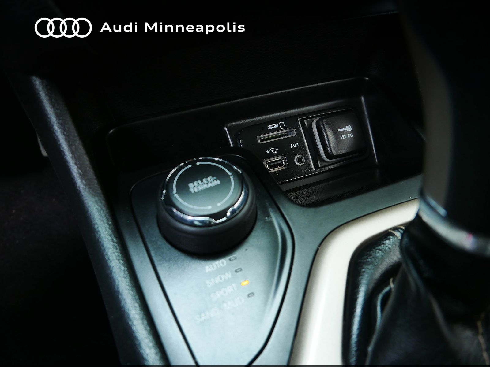 Thumbnail: 2016 Jeep Cherokee - 28