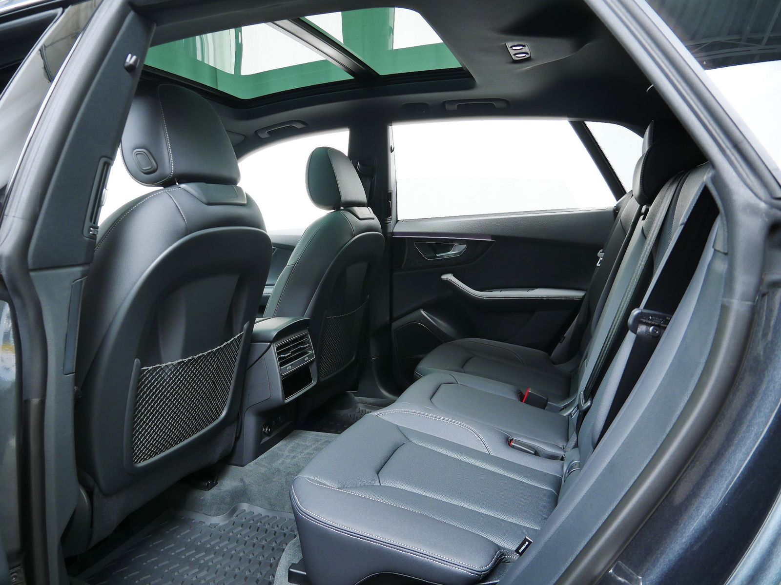 Thumbnail: 2026 Audi Q8 - 11