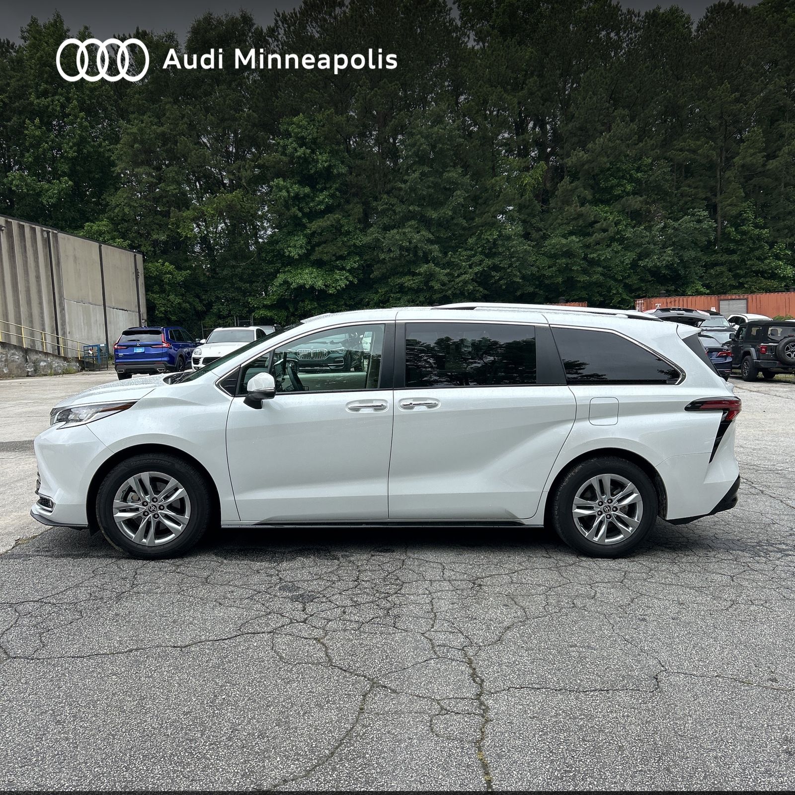 2022 Toyota Sienna Limited 3