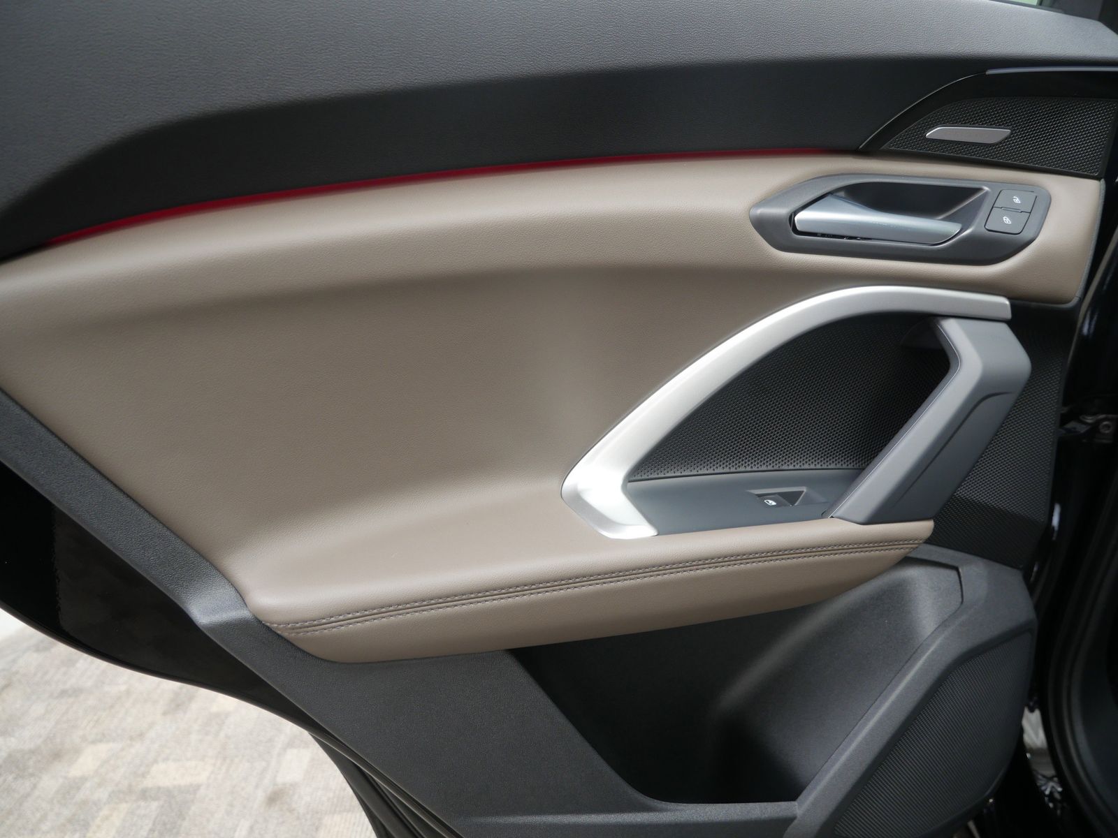 Thumbnail: 2025 Audi Q5 - 12