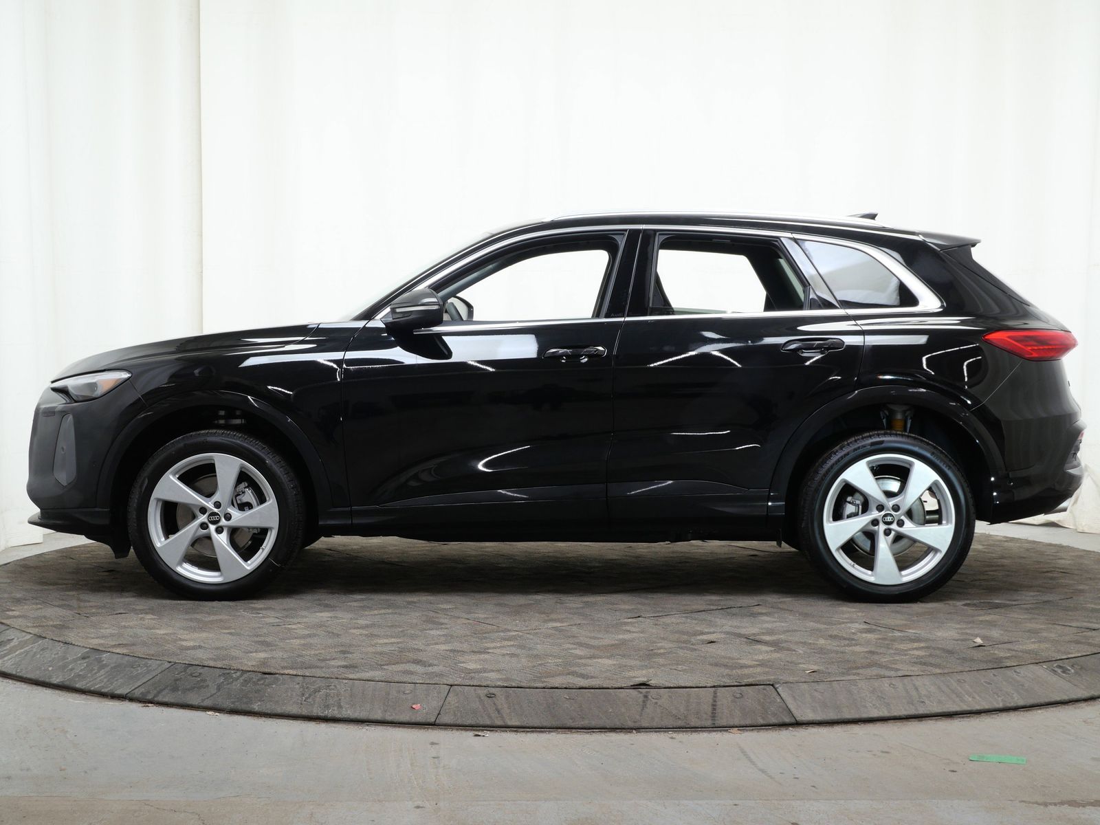 Thumbnail: 2025 Audi Q5 - 3