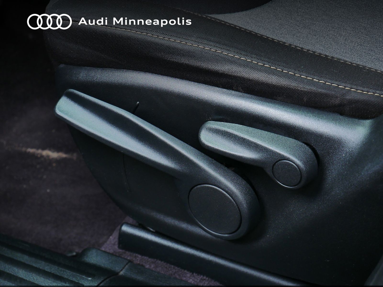 Thumbnail: 2016 Jeep Cherokee - 13