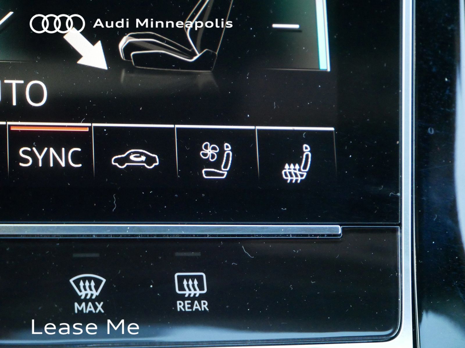 Thumbnail: 2026 Audi Q8 - 32