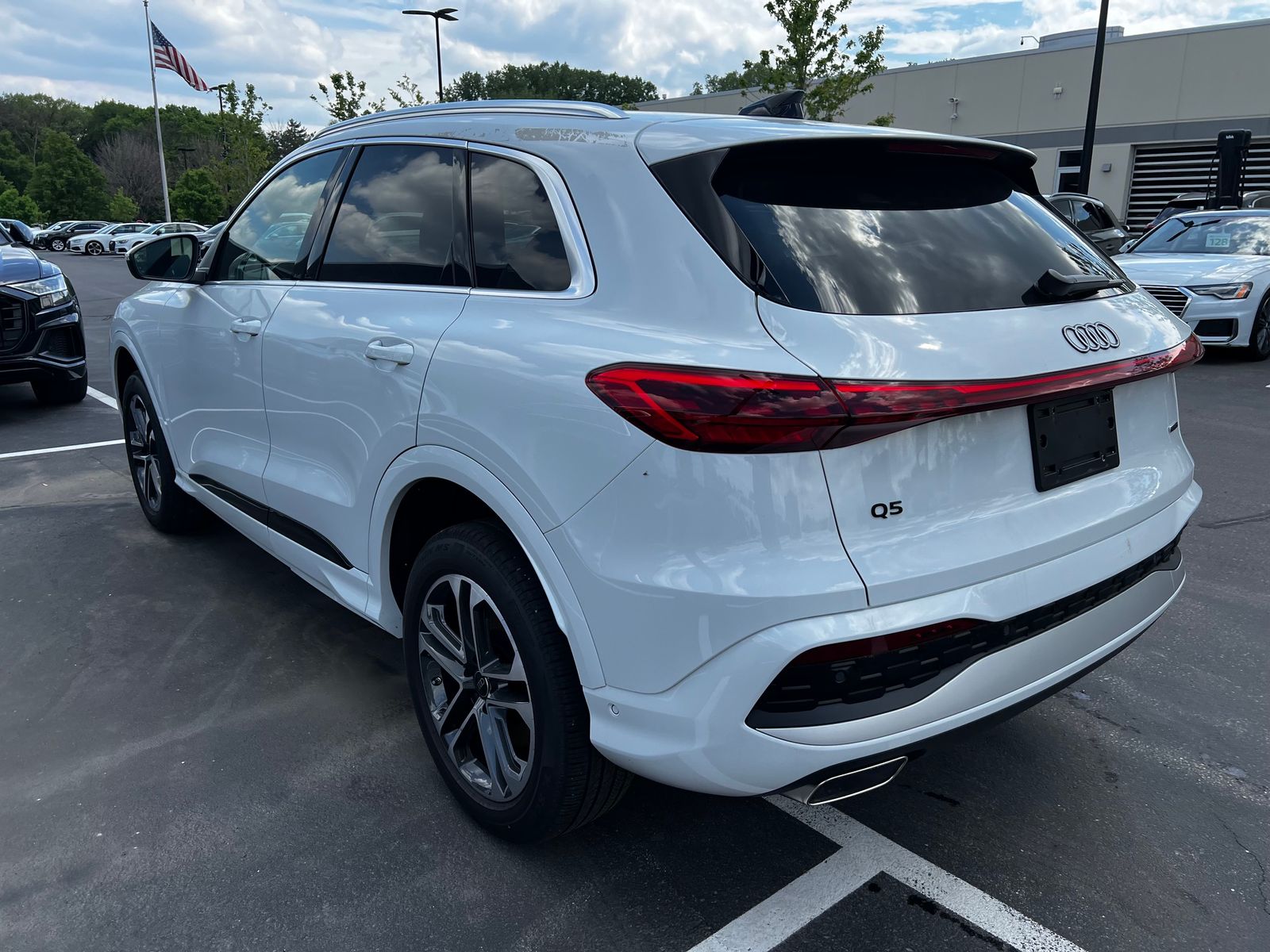 Thumbnail: 2025 Audi Q5 - 6