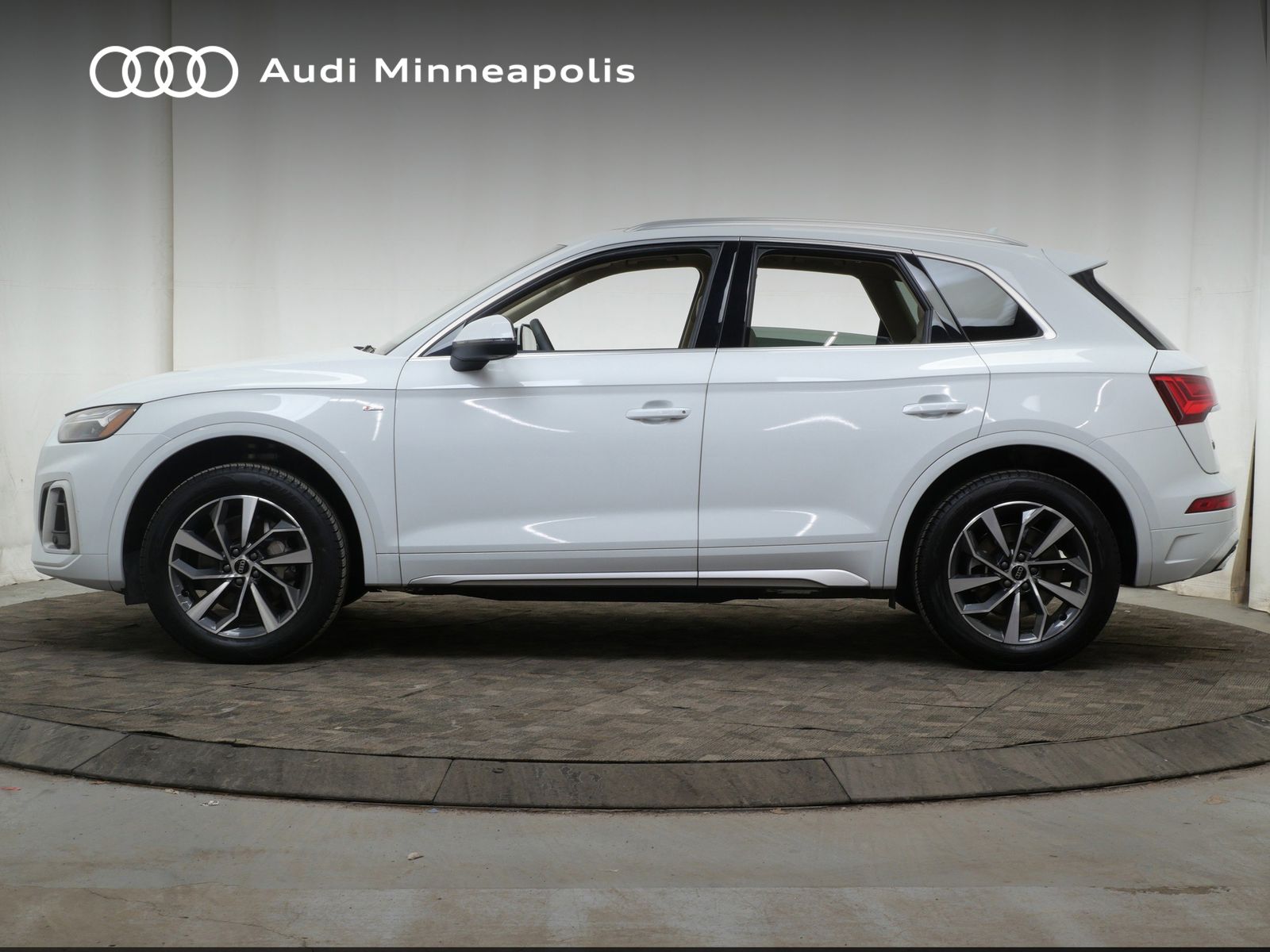 Thumbnail: 2023 Audi Q5 - 3