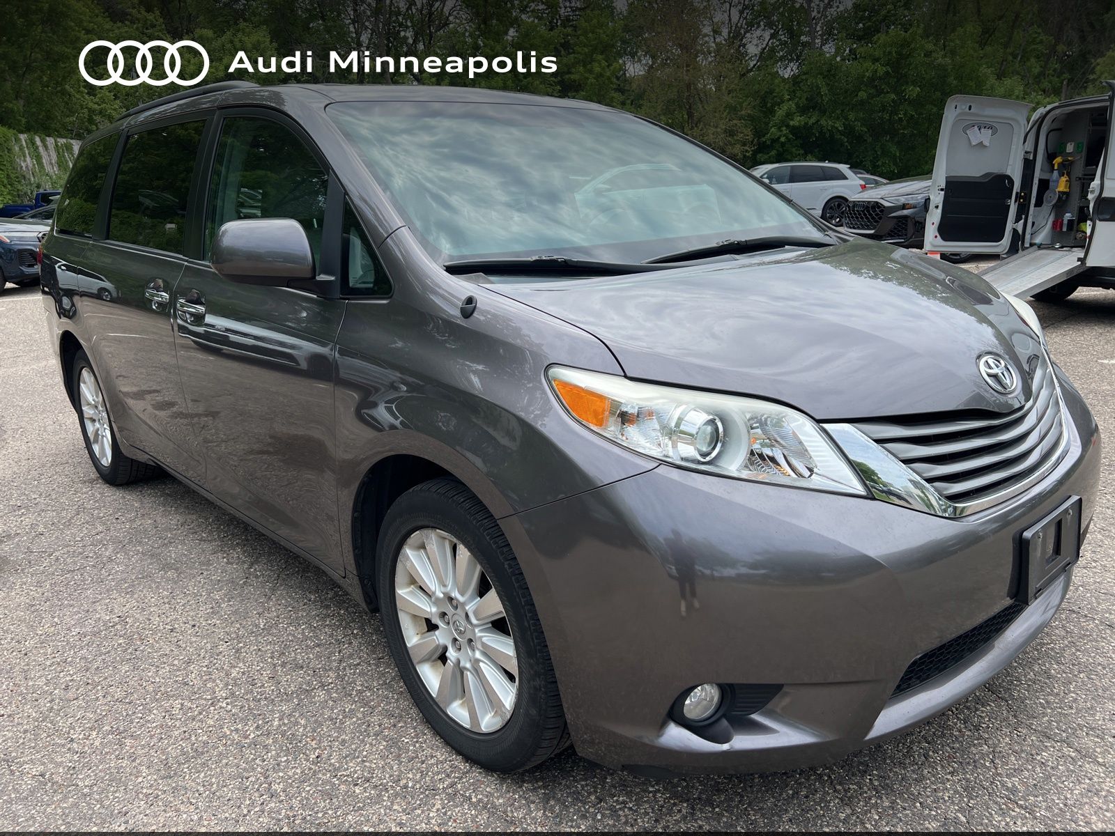 Thumbnail: 2013 Toyota Sienna - 9