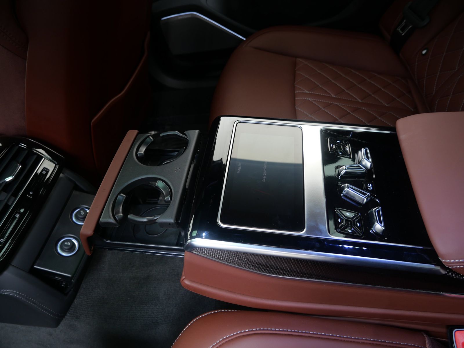 Thumbnail: 2025 Audi S8 - 14