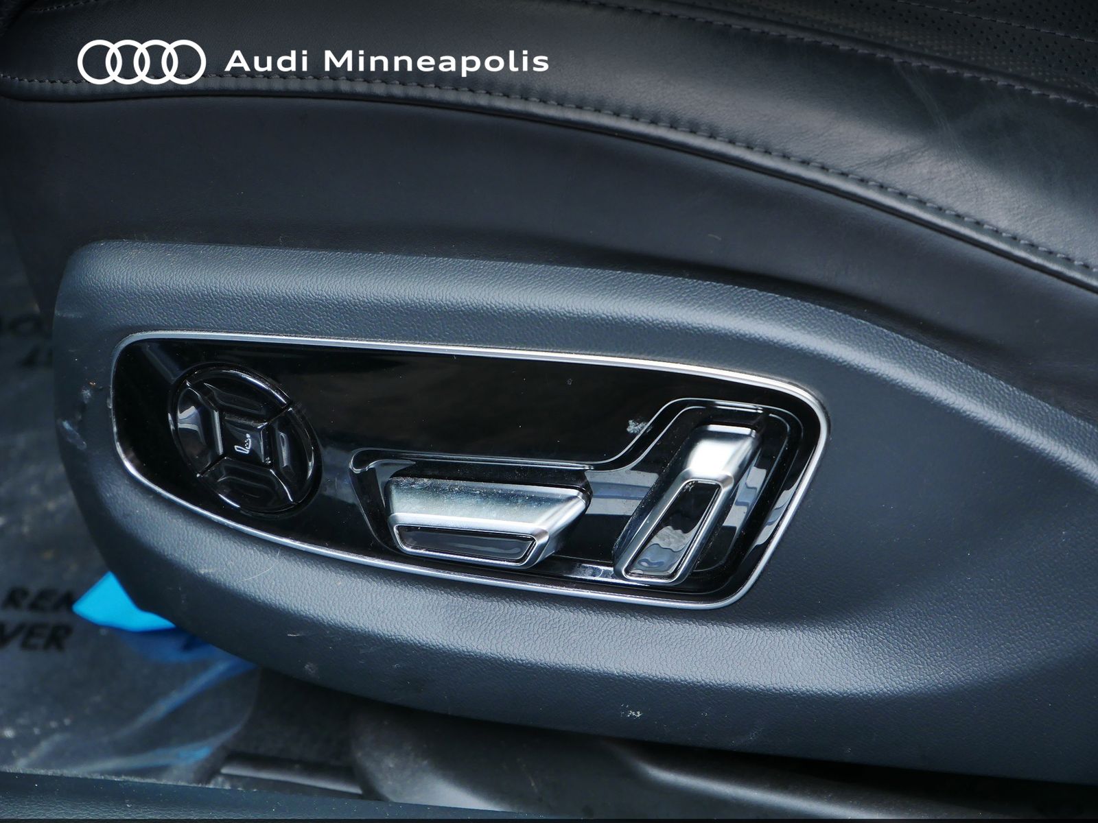 Thumbnail: 2022 Audi A8 - 13