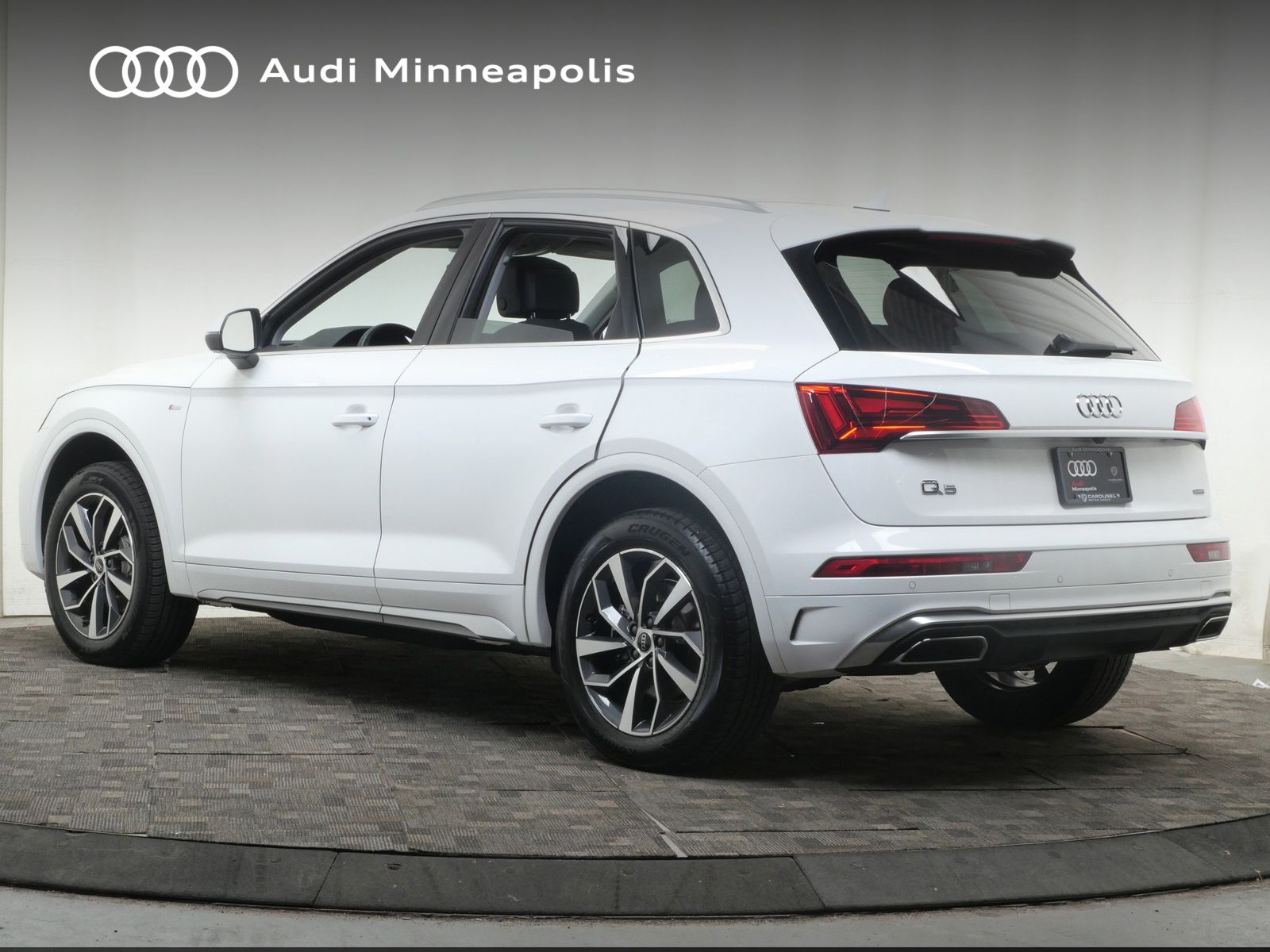 Thumbnail: 2023 Audi Q5 - 4