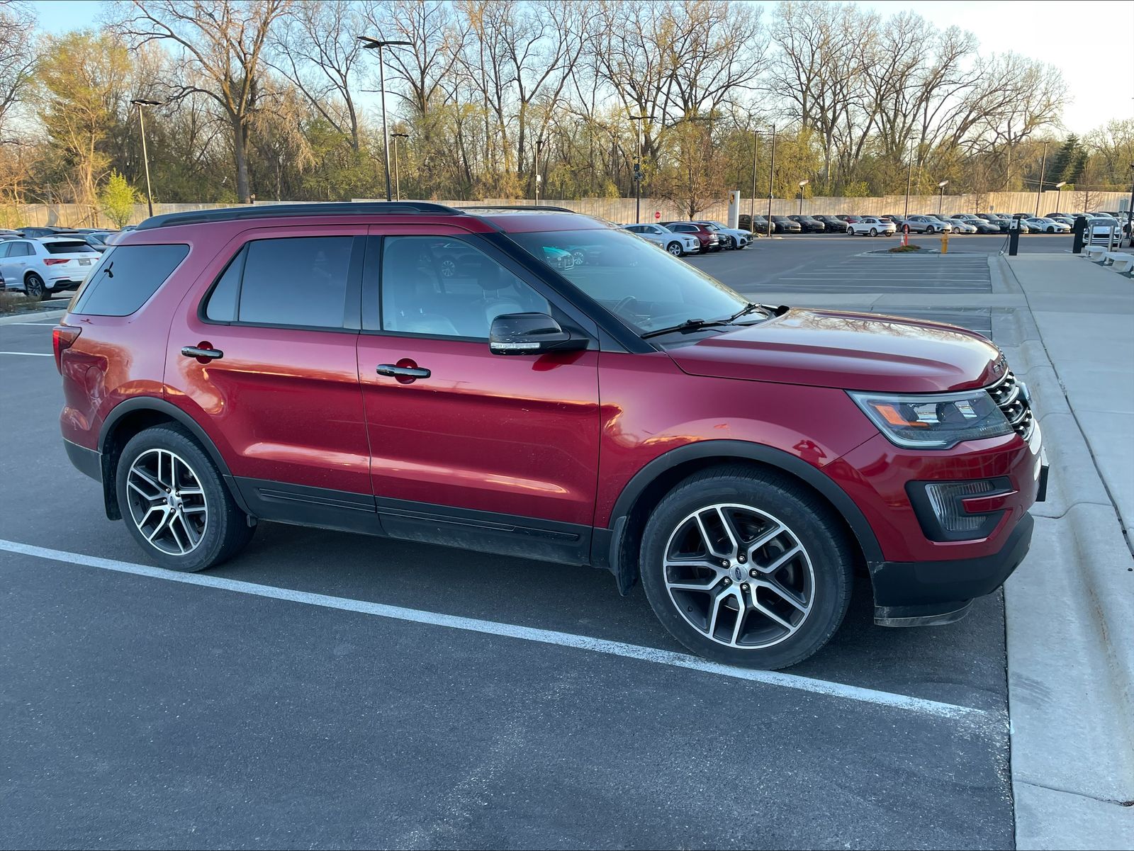 Thumbnail: 2016 Ford Explorer - 4