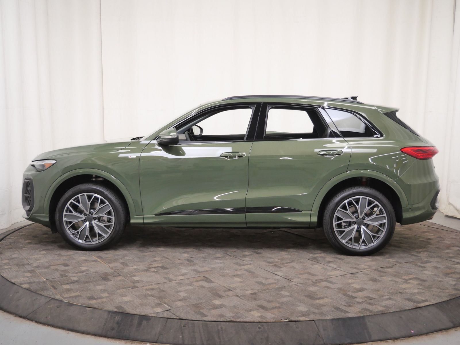 Thumbnail: 2026 Audi Q5 - 3