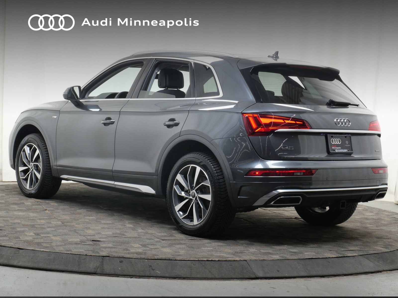 Thumbnail: 2023 Audi Q5 - 4