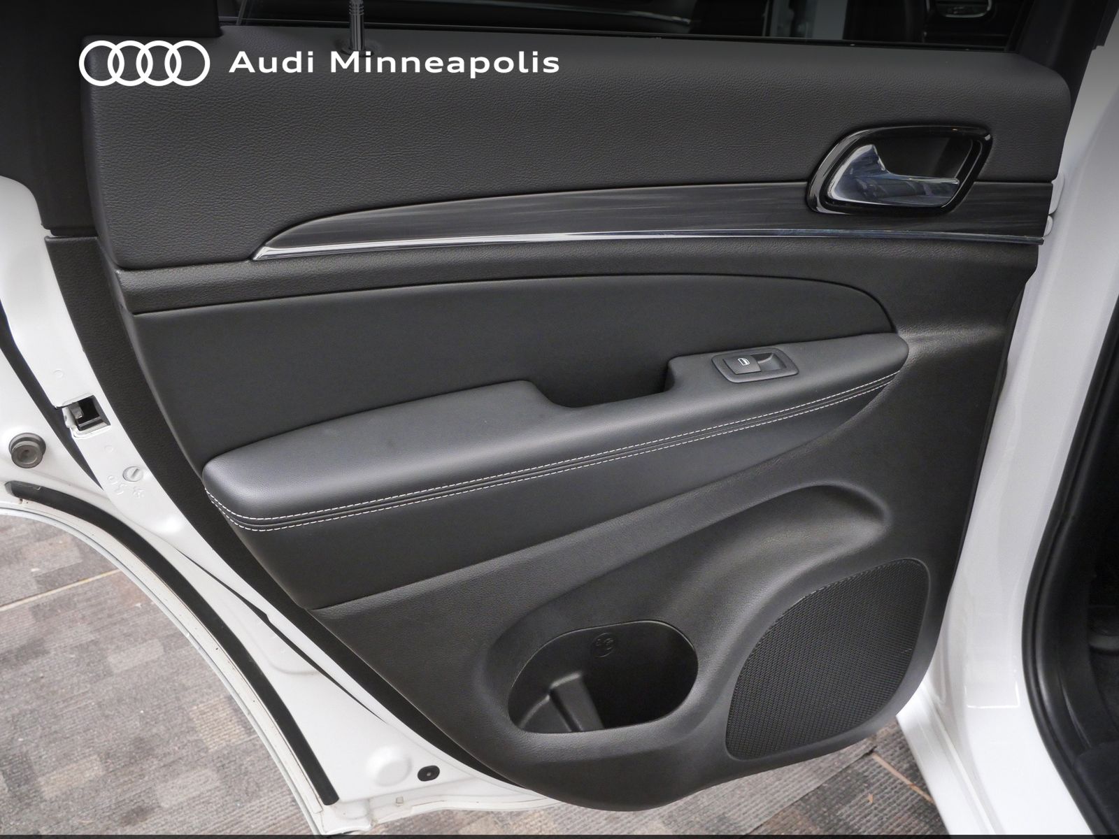 Thumbnail: 2021 Jeep Grand Cherokee - 14