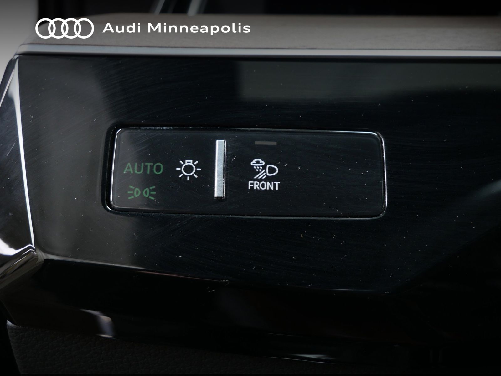 Thumbnail: 2024 Audi Q8 e-tron - 20