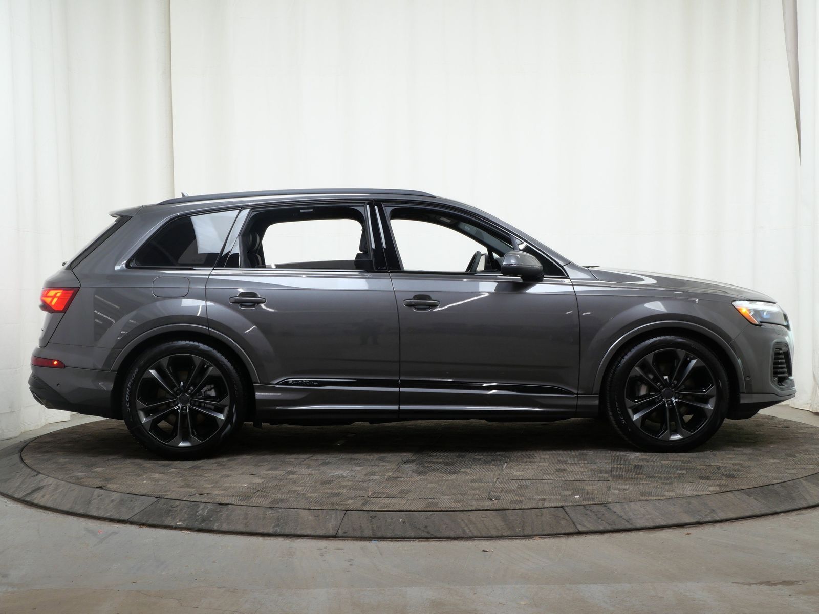 Thumbnail: 2026 Audi Q7 - 7